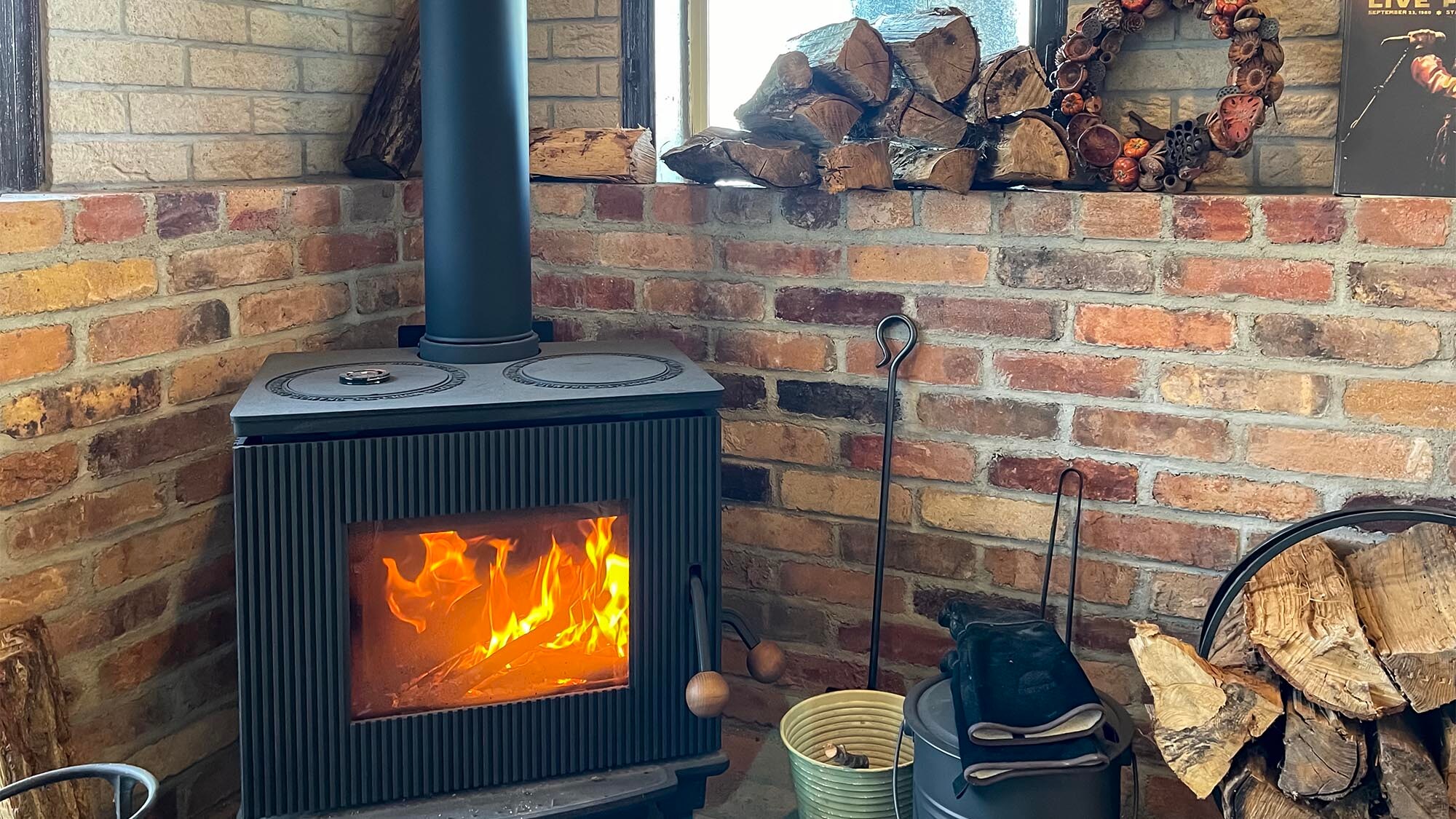 ・Would you like to relax by the wood stove?