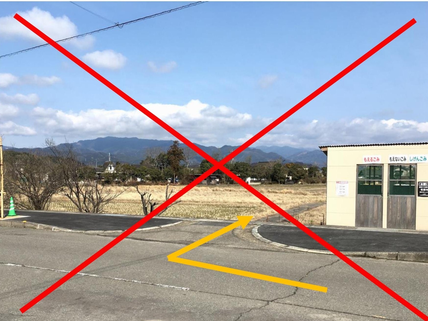 2.（雖然沿途導航會提示你右轉）千萬不要右轉；繼續直行即可。