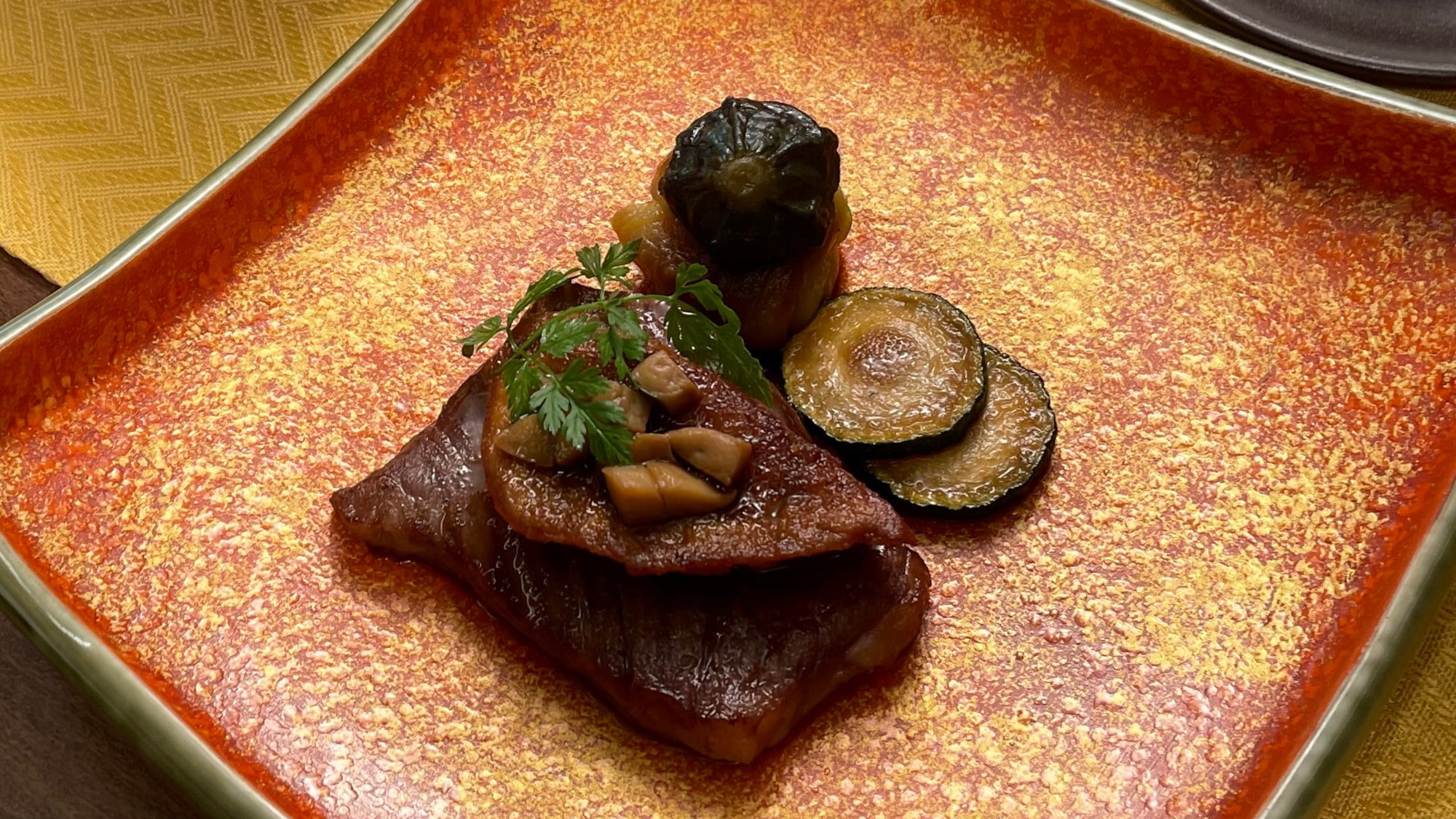 茄子和喜麦牛肉（一道菜的例子）