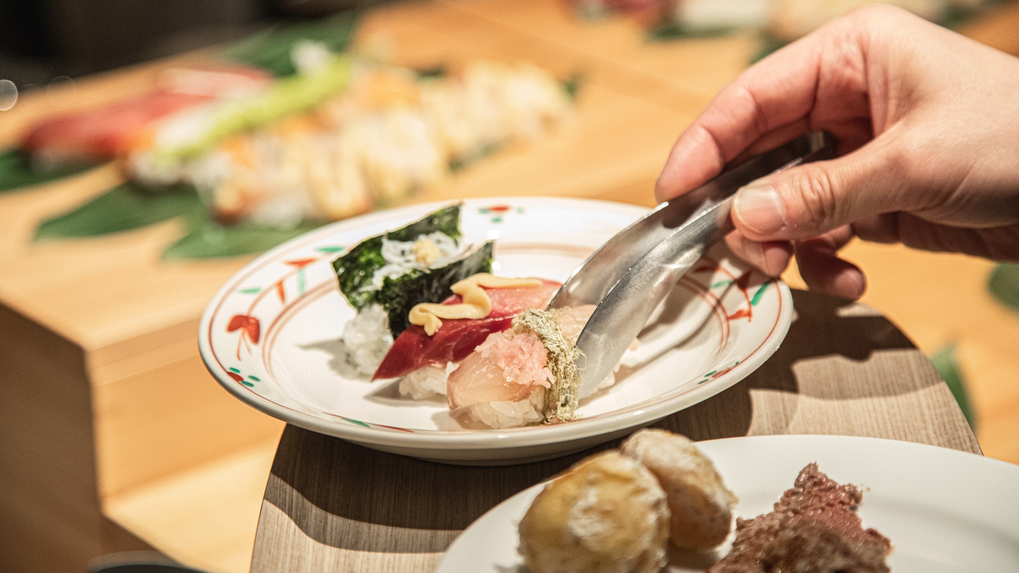 [Dinner Buffet] We offer both Japanese and Western cuisine in buffet style. Please enjoy what you like.