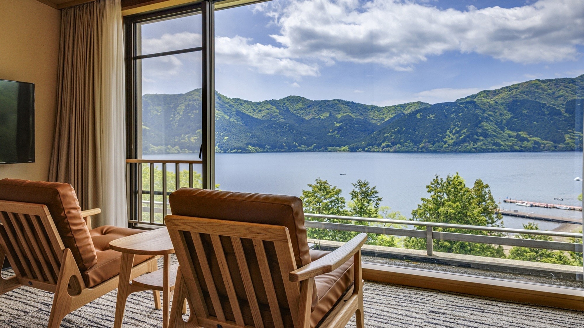 Nhìn từ phòng khách