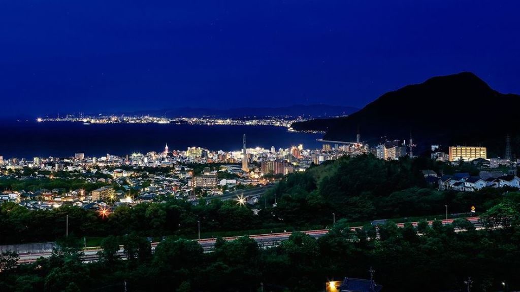 Night view of Beppu Bay (view from a room overlooking the sea)