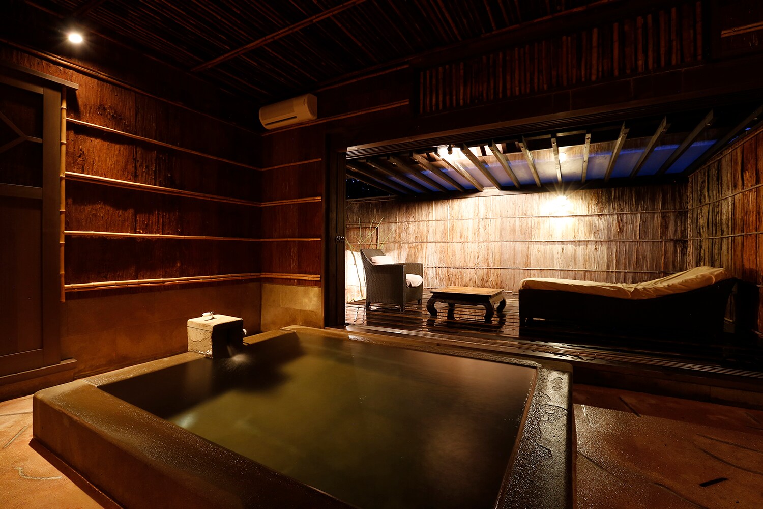 Old-style detached house (Tenpo) Semi-open-air bath