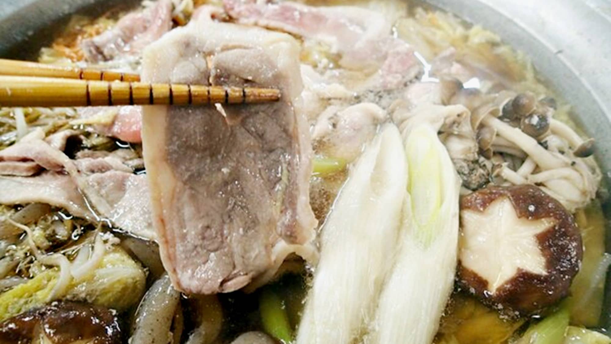 Hachi Plateau's specialty dish! Duck hotpot warms you to the core