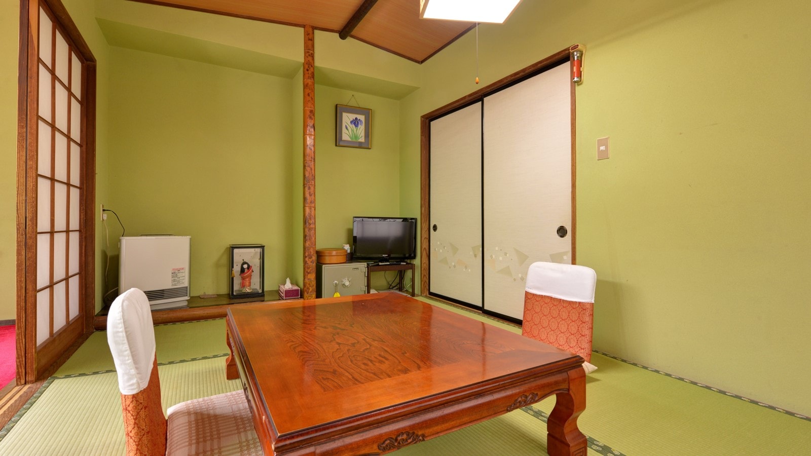 *Room (Japanese-style room with 6 tatami mats and a toilet)