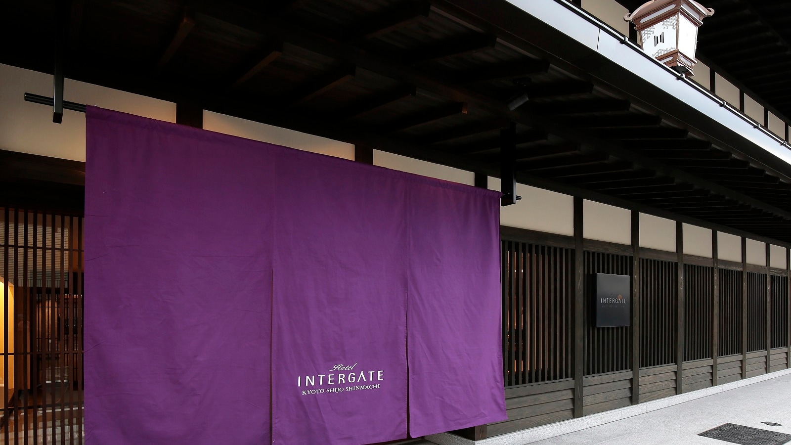 Appearance (purple curtain)