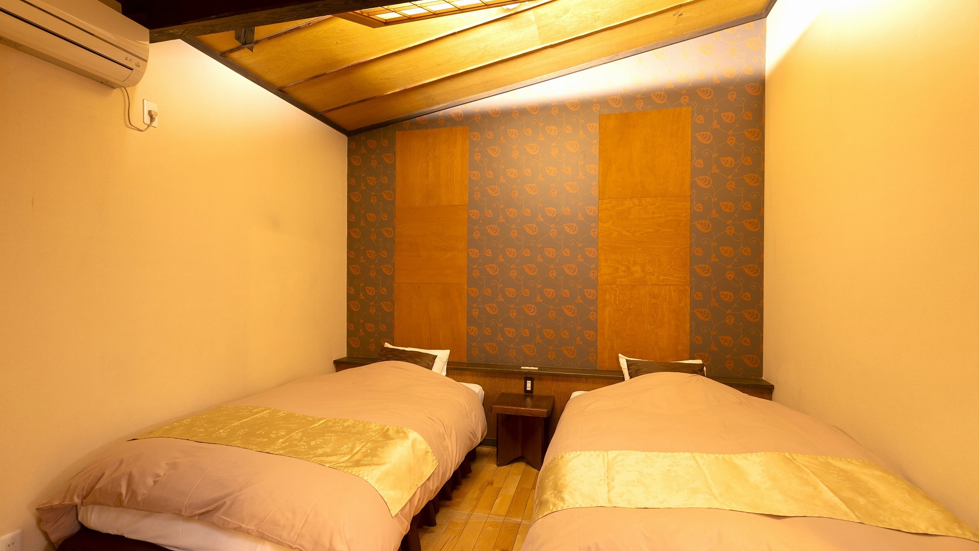 [Japanese-Western room] Room with indoor bath close to the main house