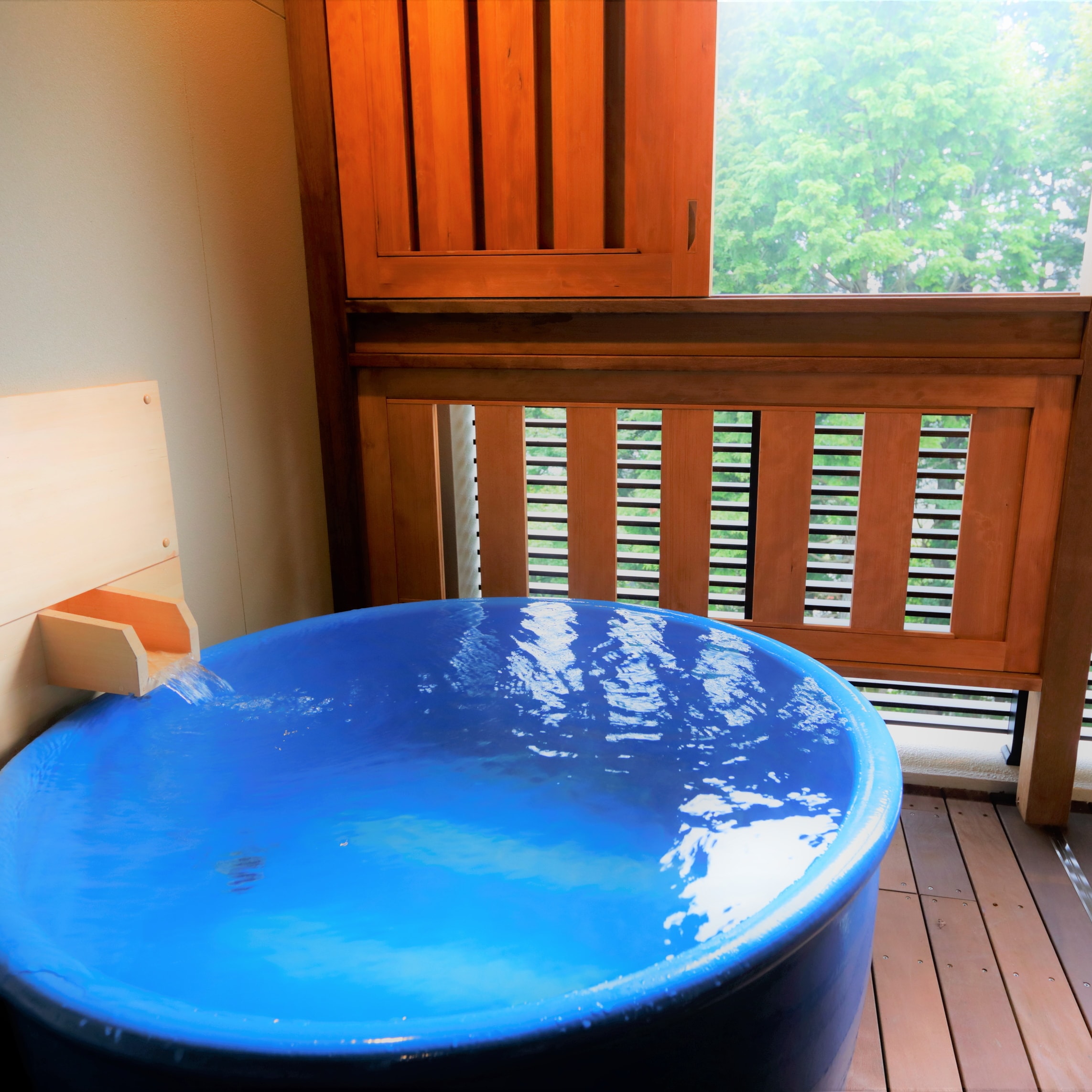 [Open-air bath in all rooms] You can enjoy the open-air bath in any room.