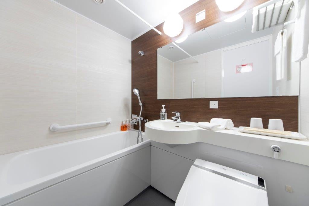 Guest room unit bath