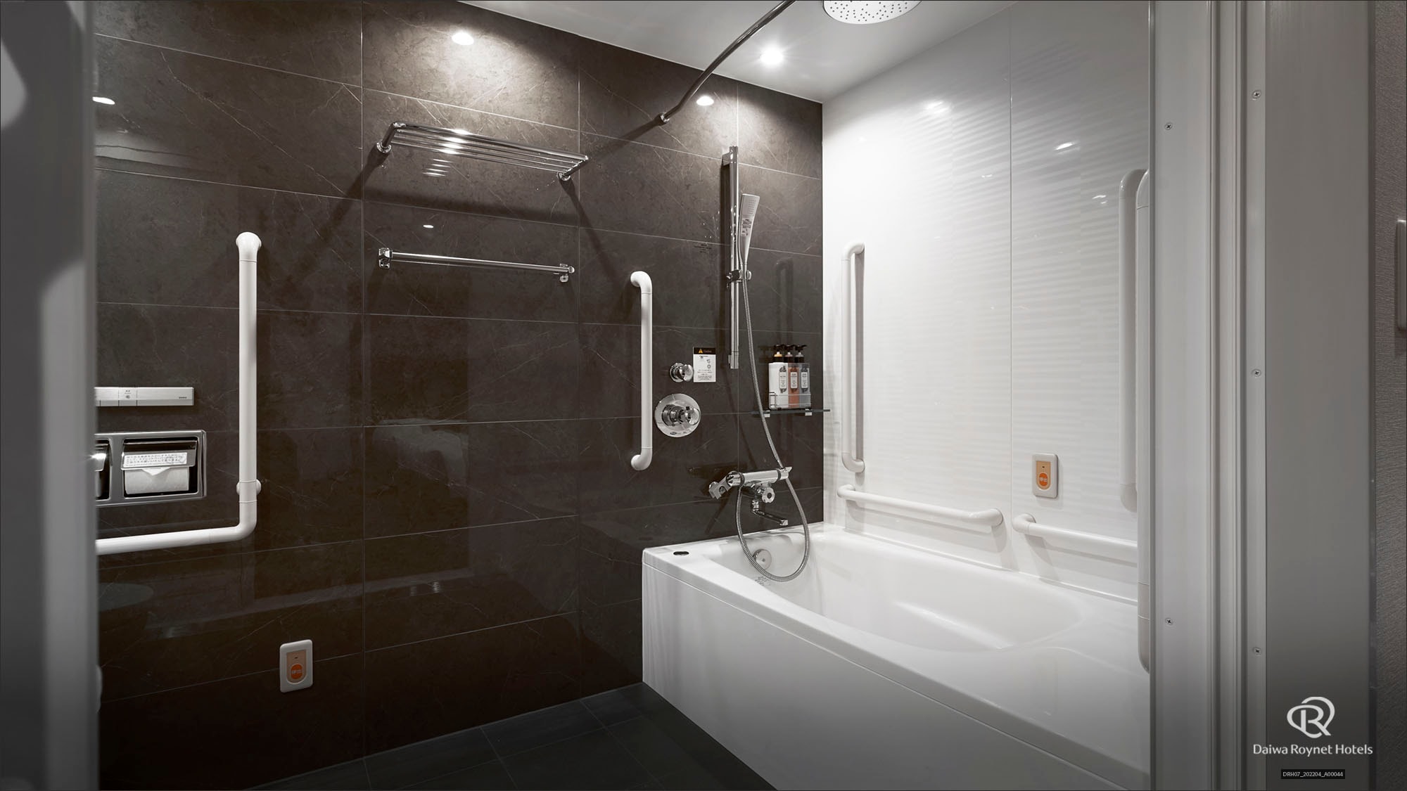 universal room unit bath 1