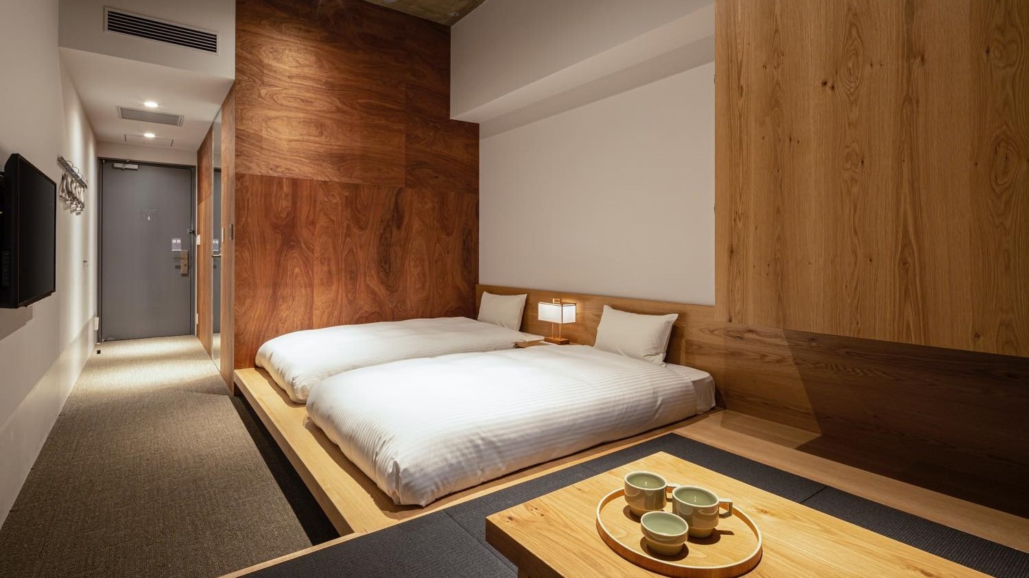 Moderate Large / Japanese-Western style room