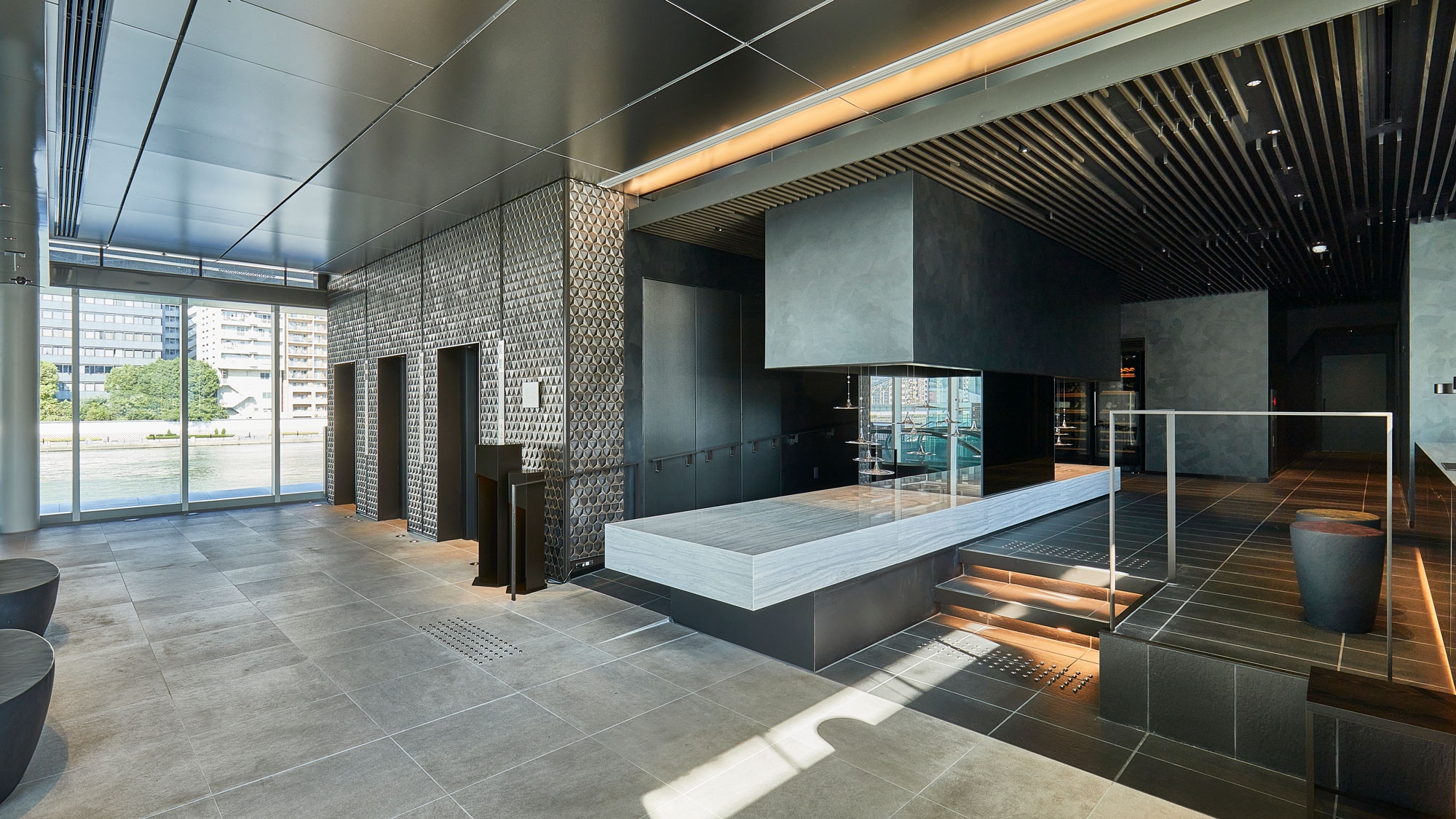 Front counter (2F)
