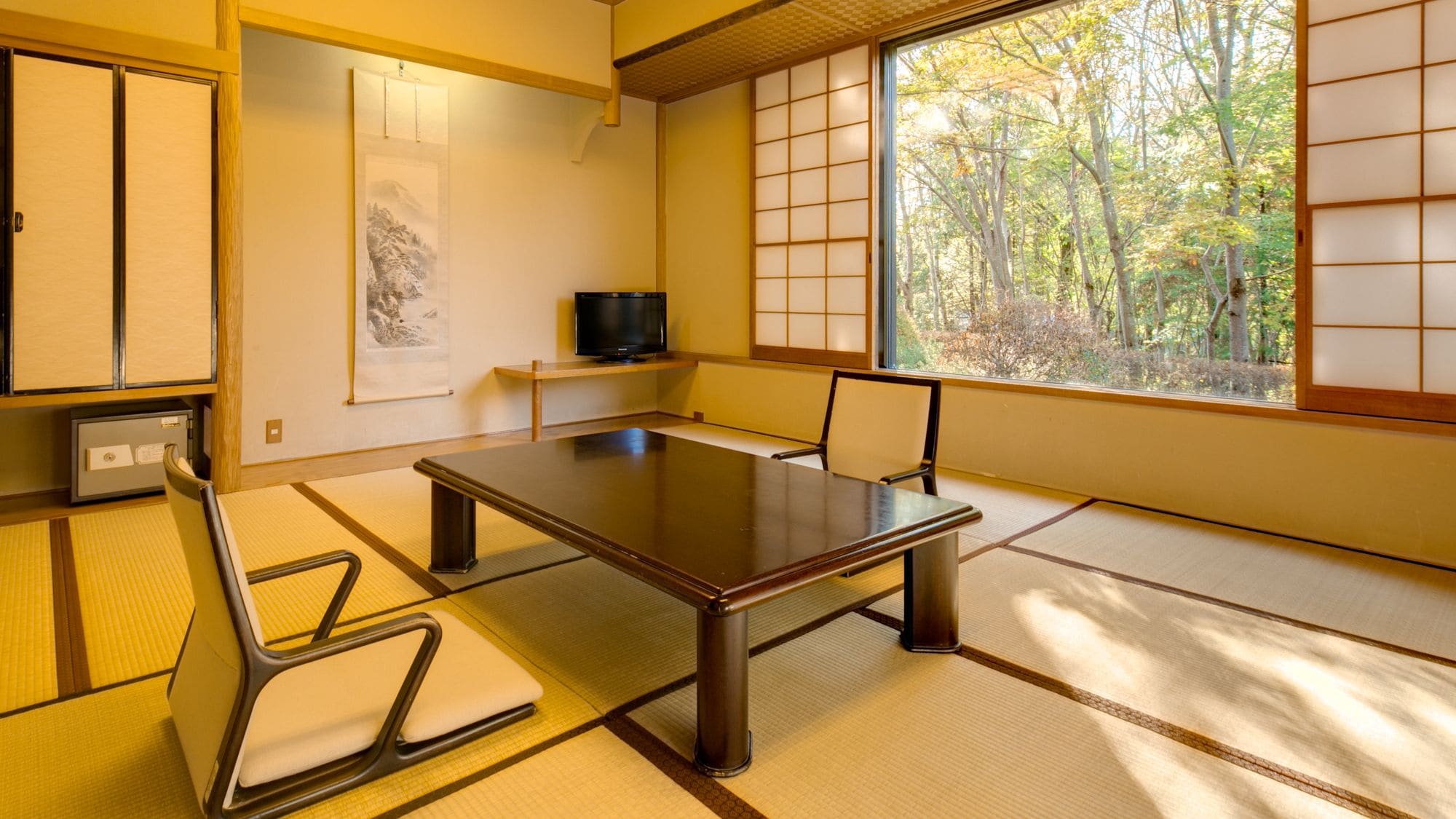 Non-smoking Japanese-style room, 10-12 tatami mats, with toilet
