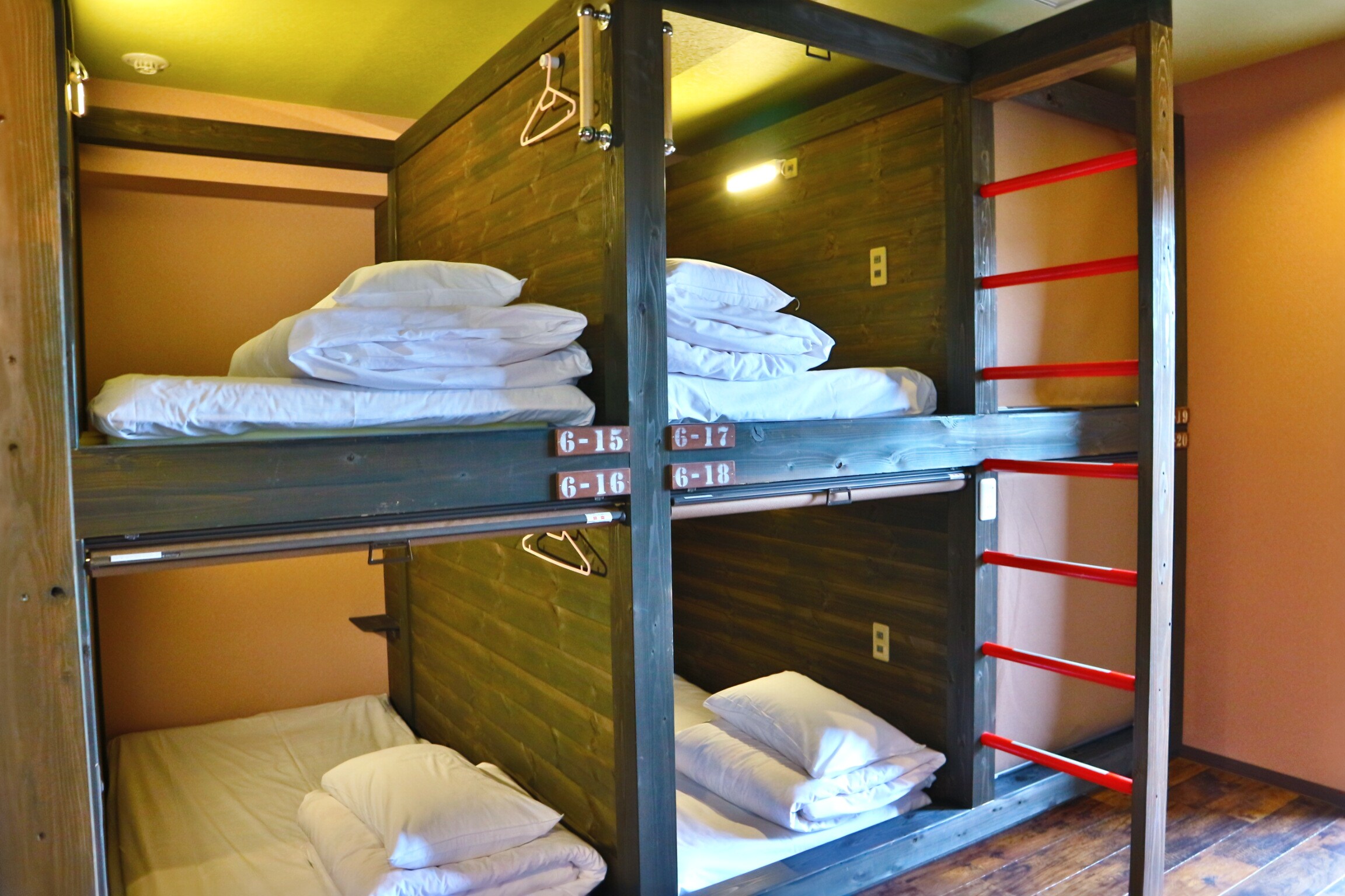 Dormitory (comfortable with roll curtains)