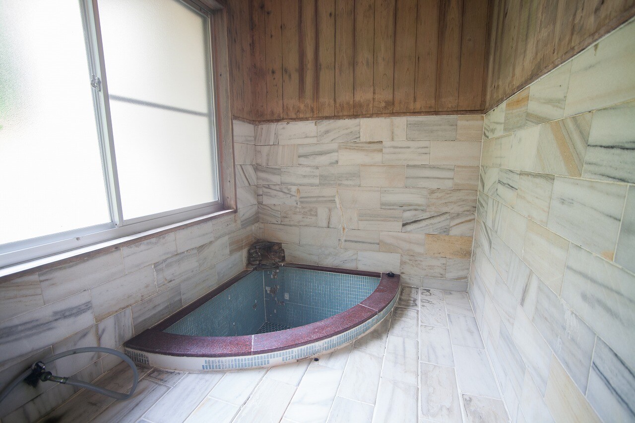 Japanese-style room (15 tatami mats) with natural hot spring bath and bathroom