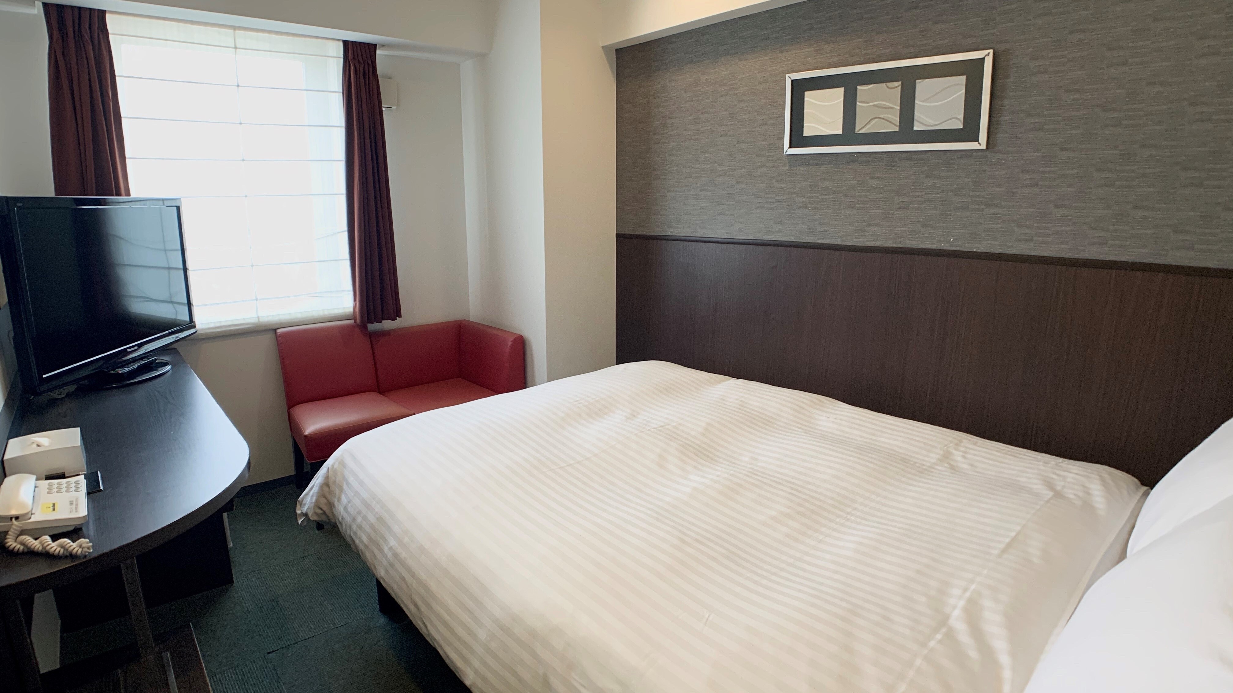 Standard double room (1 to 2 people) 15 to 16 m2 / bed width 149 cm