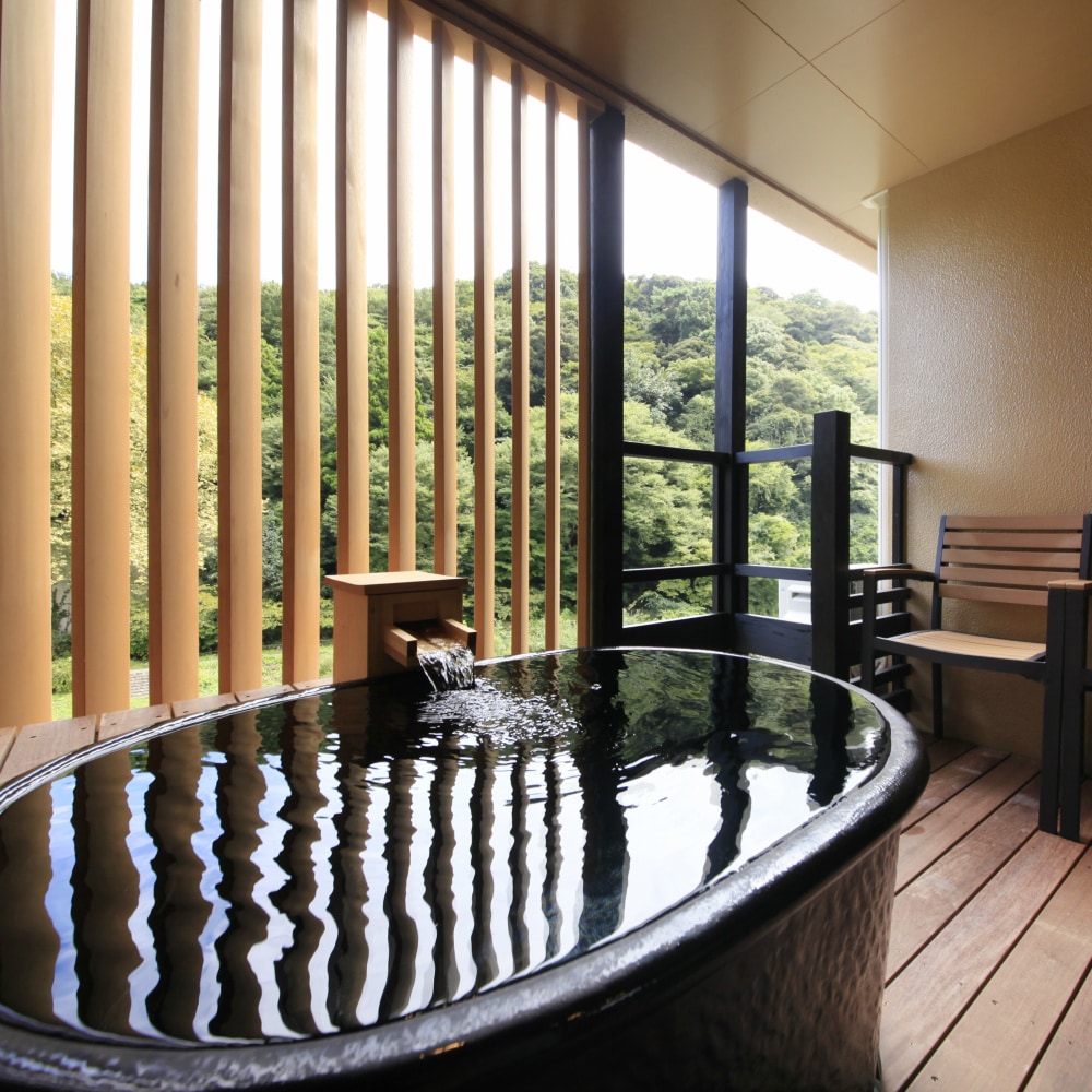 Contoh kamar bergaya Jepang dengan pemandian terbuka