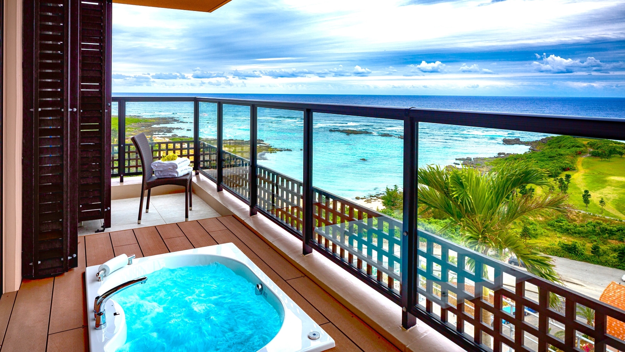 [Mirage Floor/Premier Suite] Jacuzzi with ocean view