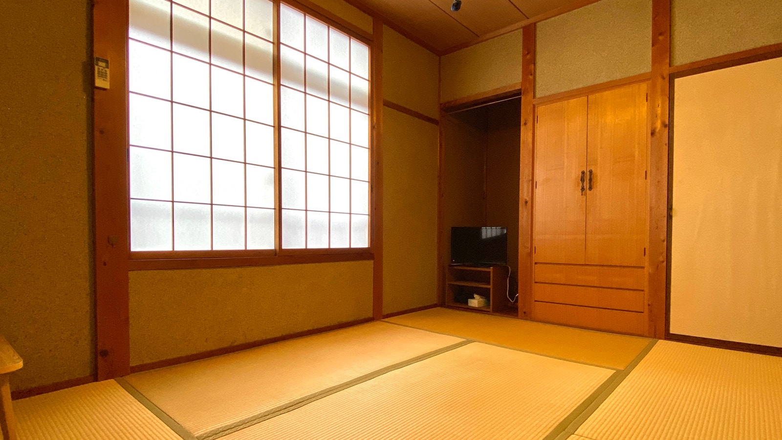 [Old building guest room] 6 tatami Japanese-style room