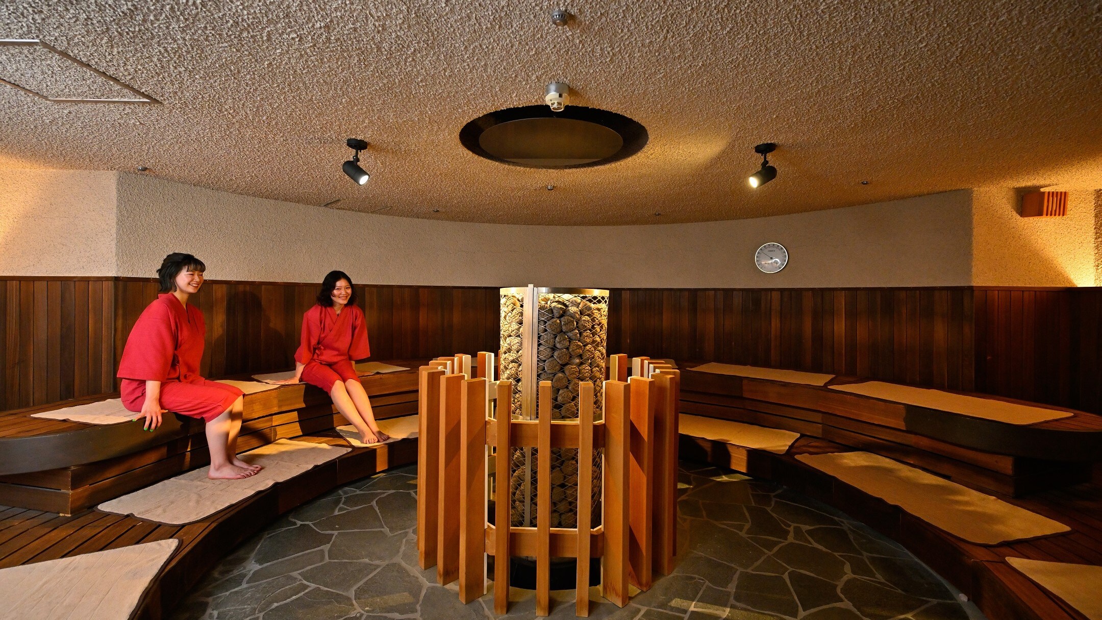 <Iki Sauna> The room temperature is 60℃ to 70℃, which is gentle on the body and promotes sweating.