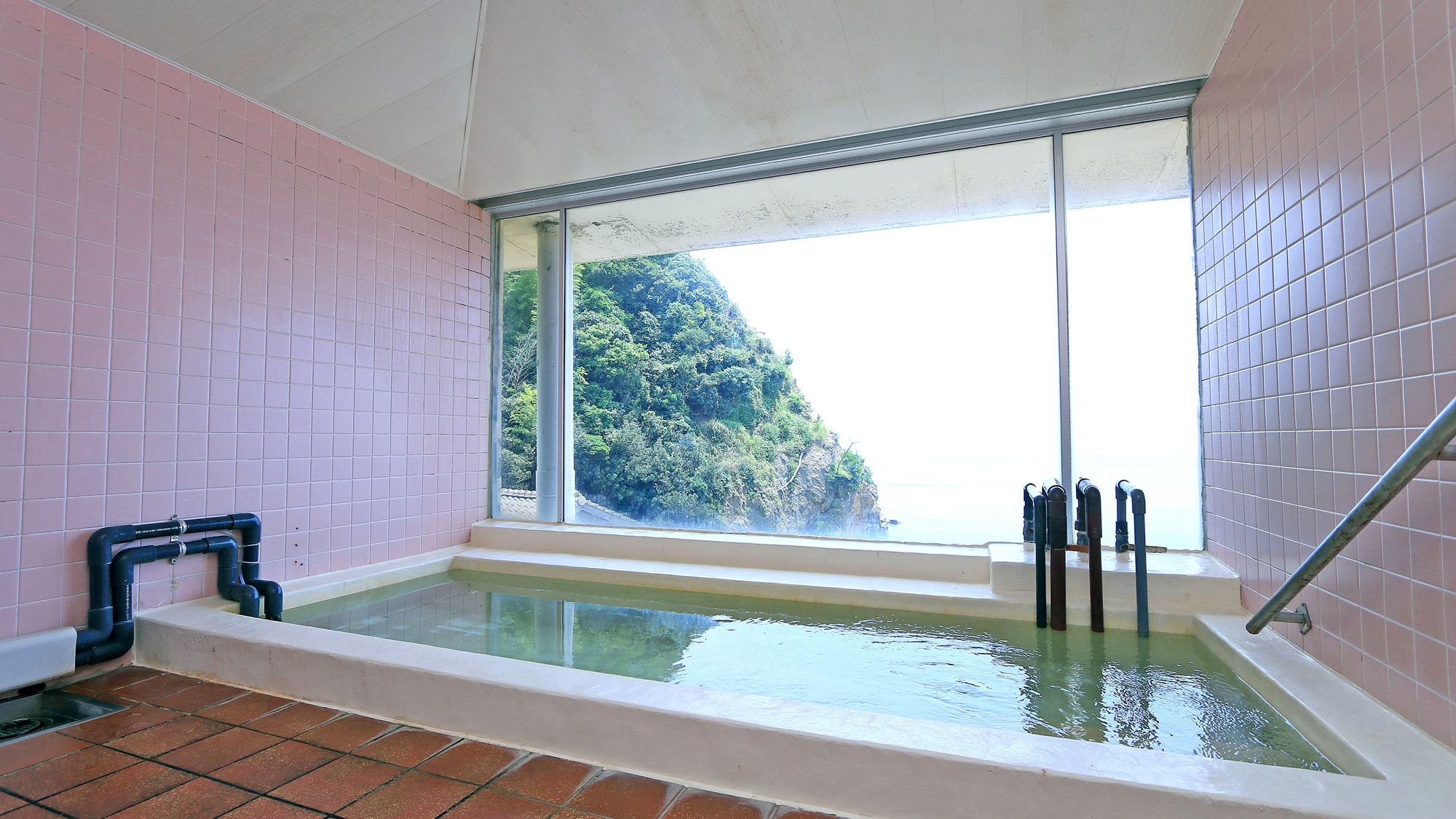 The sodium chloride spring water is extremely relaxing and gentle on the skin.