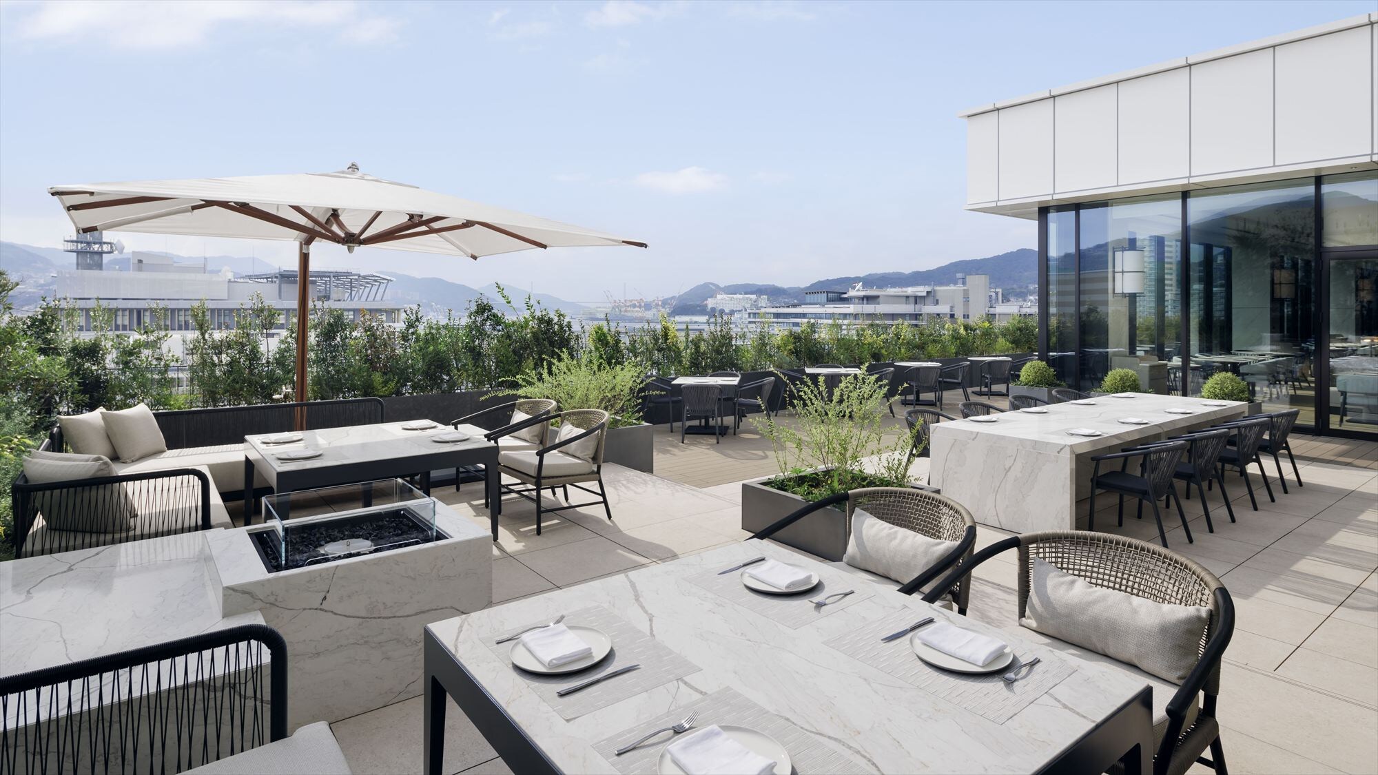 ระเบียงรับประทานอาหารเช้า "Harbella" ตลอดวัน