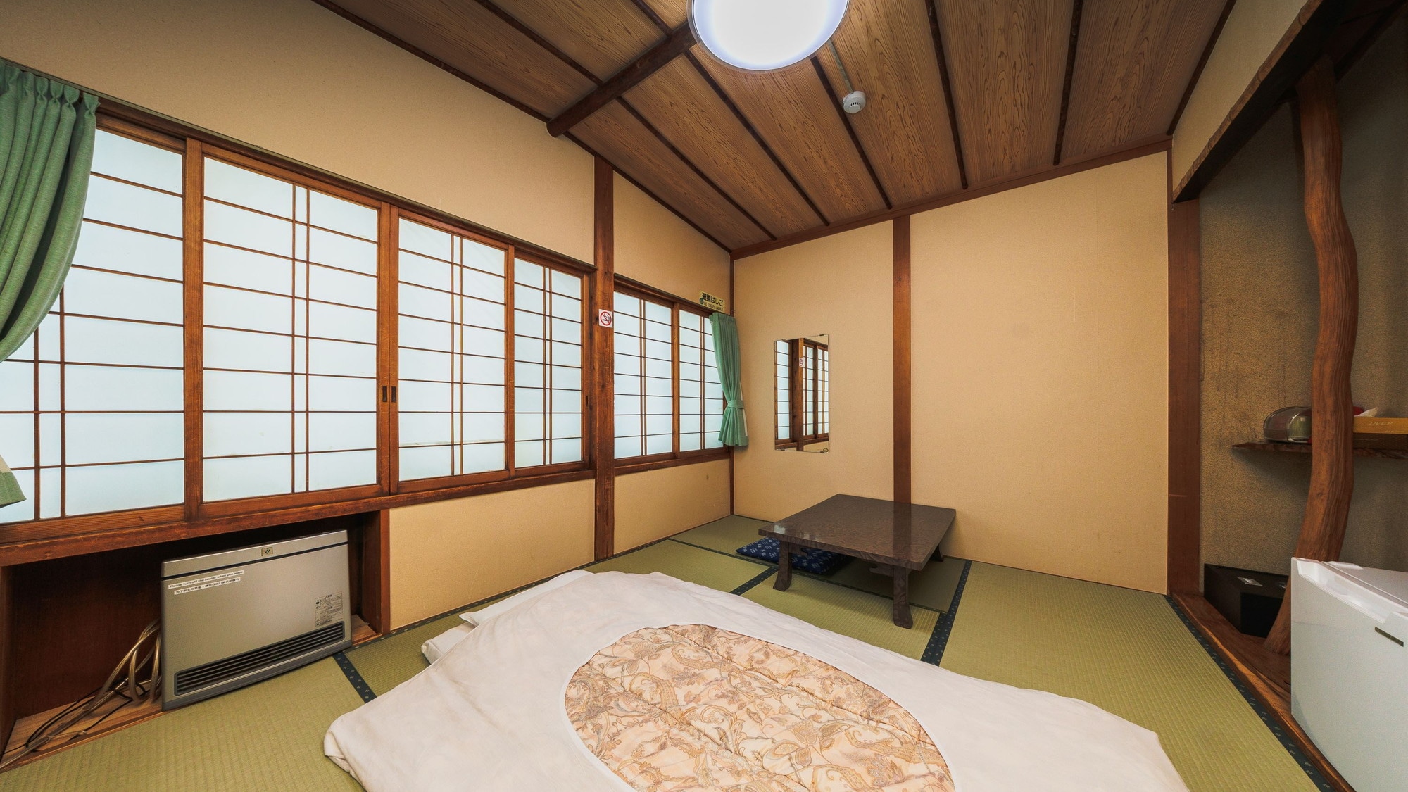 [Japanese-style room, 6 tatami mats, 20 square meters, capacity 2 people] Suitable for individuals and couples. The warmth of the tatami mats and the relaxing atmosphere are appealing.