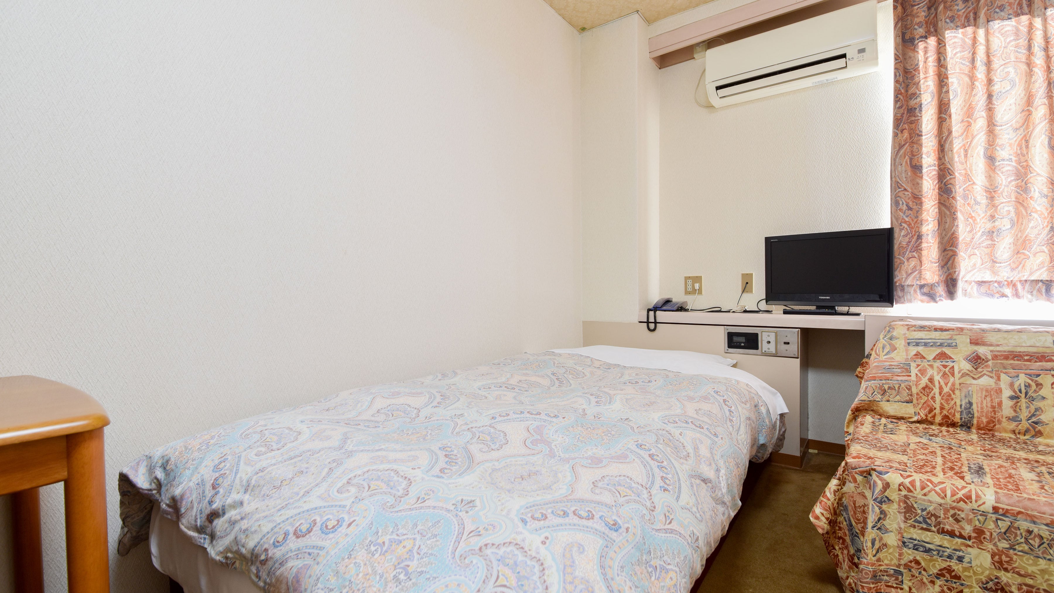 * [Non-smoking / single] A simple and spacious room where you can relax and relax.