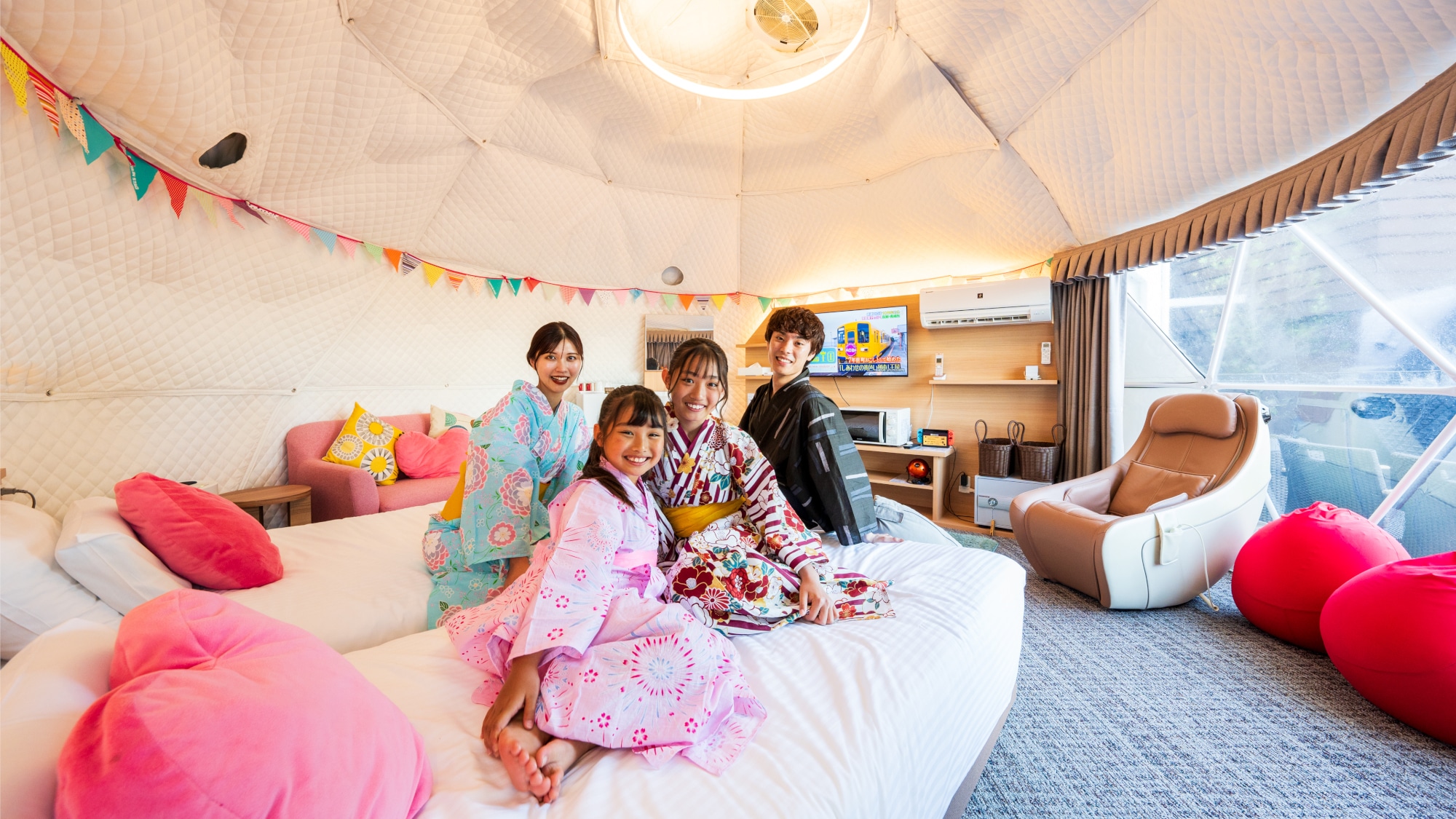 [Glamping Olive Terrace] เต็นท์โดมที่ให้ความรู้สึกเปิดโล่งโดดเด่น! เพลิดเพลินไปกับความรู้สึกหรูหราแบบรีสอร์ทด้วยเตียงที่นุ่มสบาย