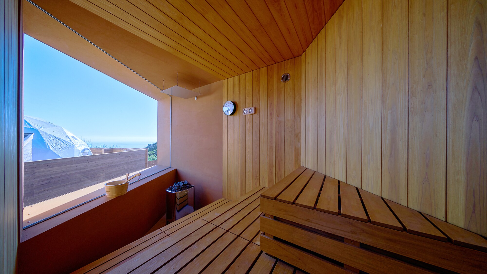 [Ocean view sauna] Time to "totou" looking at the sea.
