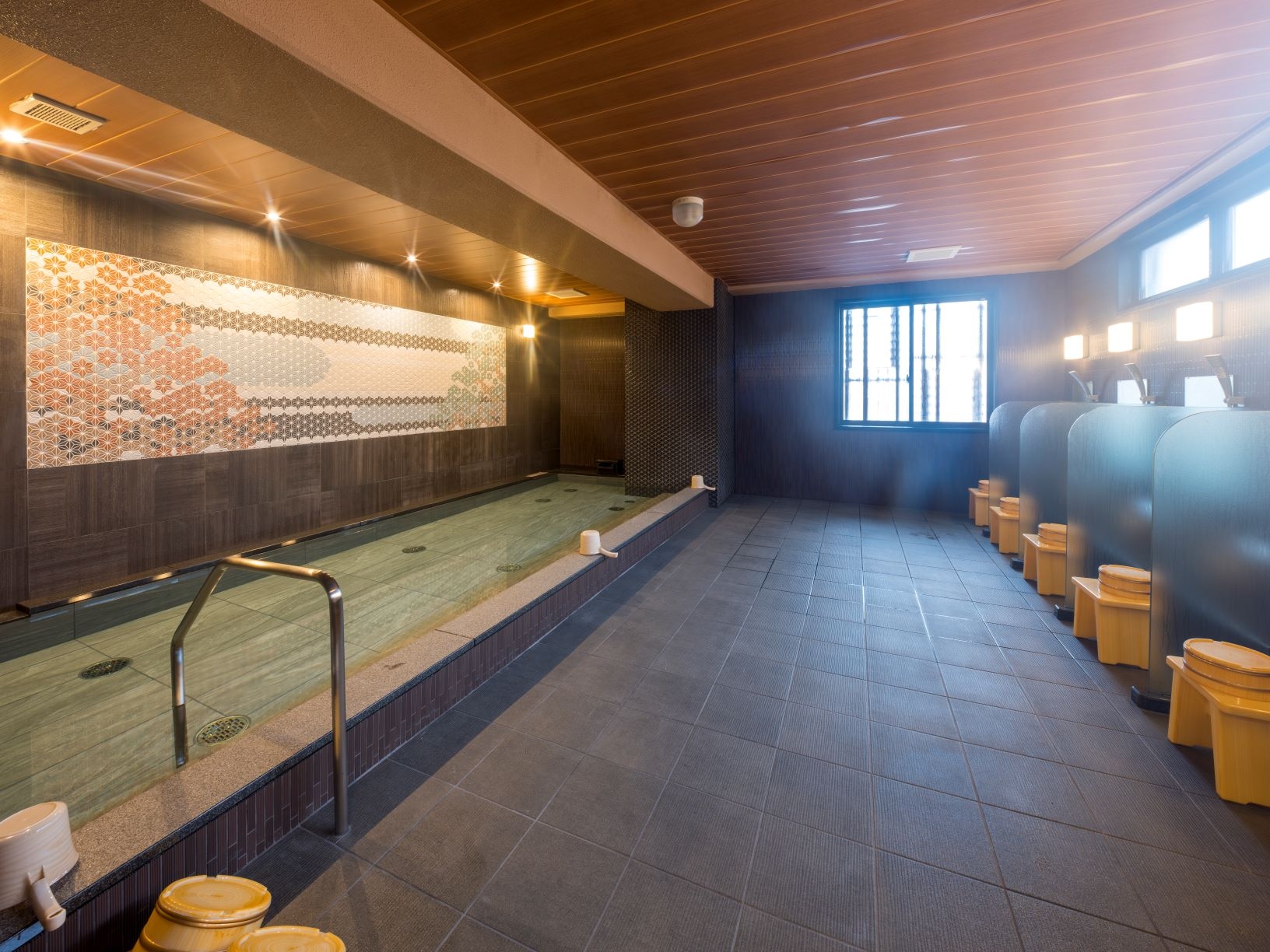 Large public bath "Matsunoyu"