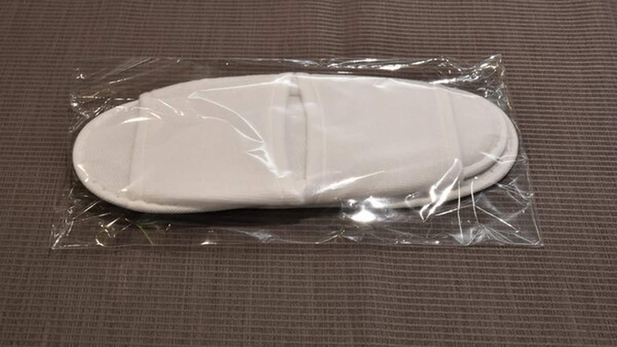 Disposable slippers (charged) Each room is equipped with vinyl slippers (antibacterial) from Nippon Slipper.