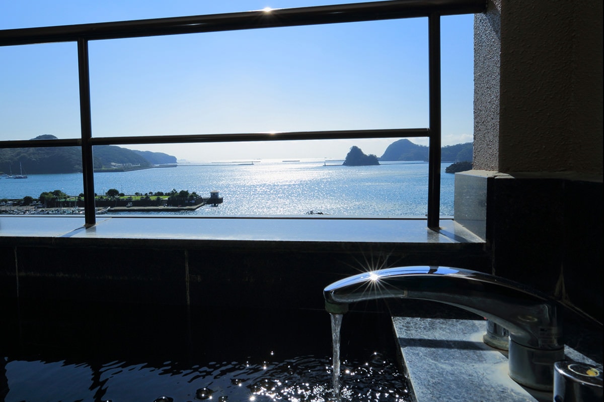 Guest room with private open-air bath (12 tatami mats, sea side)