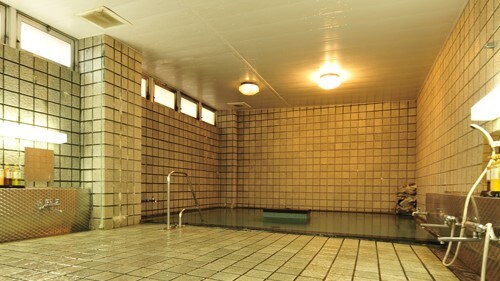 * Enjoy a relaxing time at the famous hot spring, Yahiko Onsen...