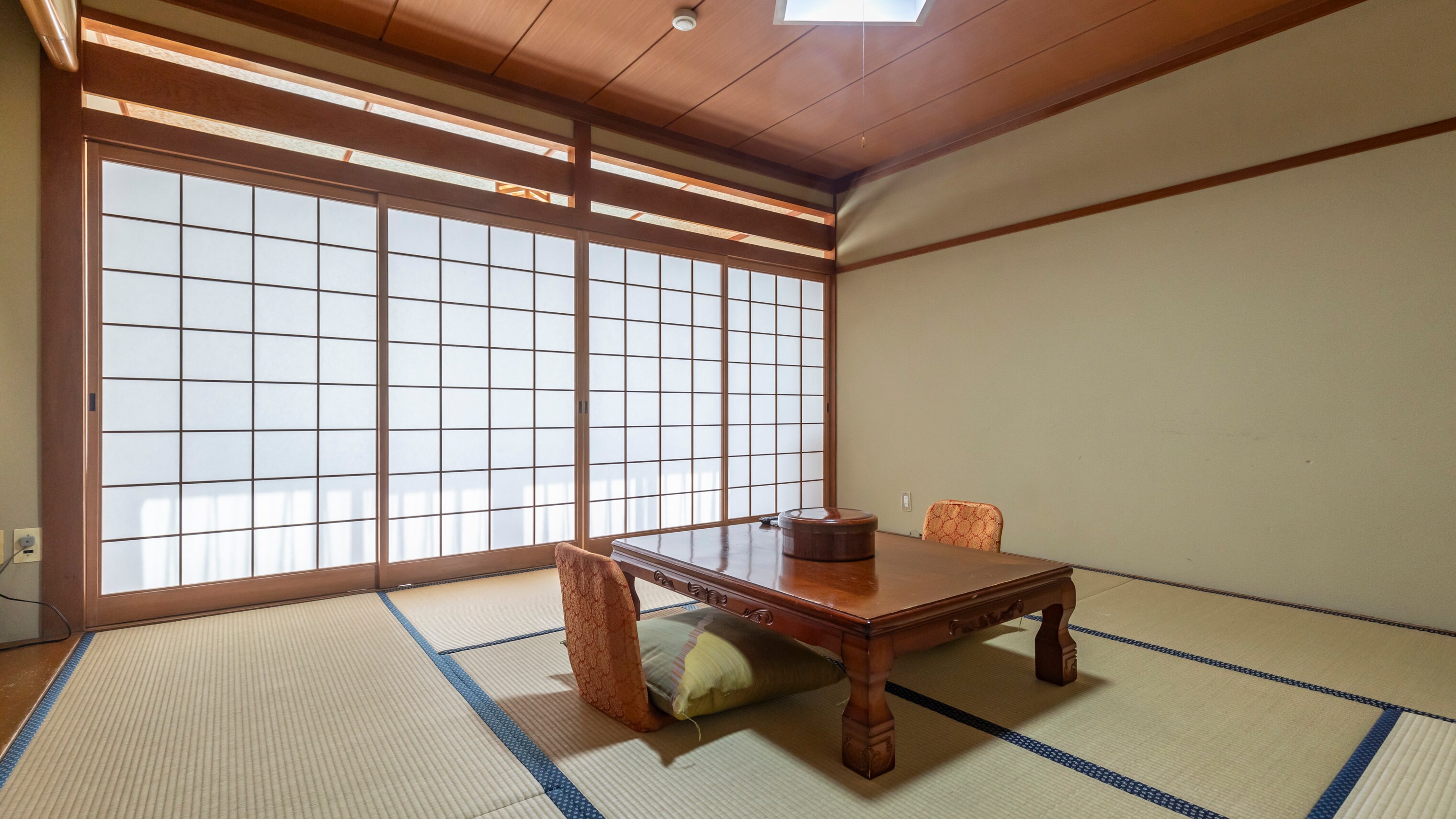 [Non-smoking] Japanese-style room for 1-3 people (with toilet and shared bathroom)