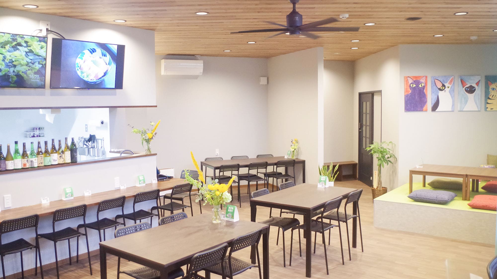 ・[Cafe restaurant] We also accept reservations for lunch.