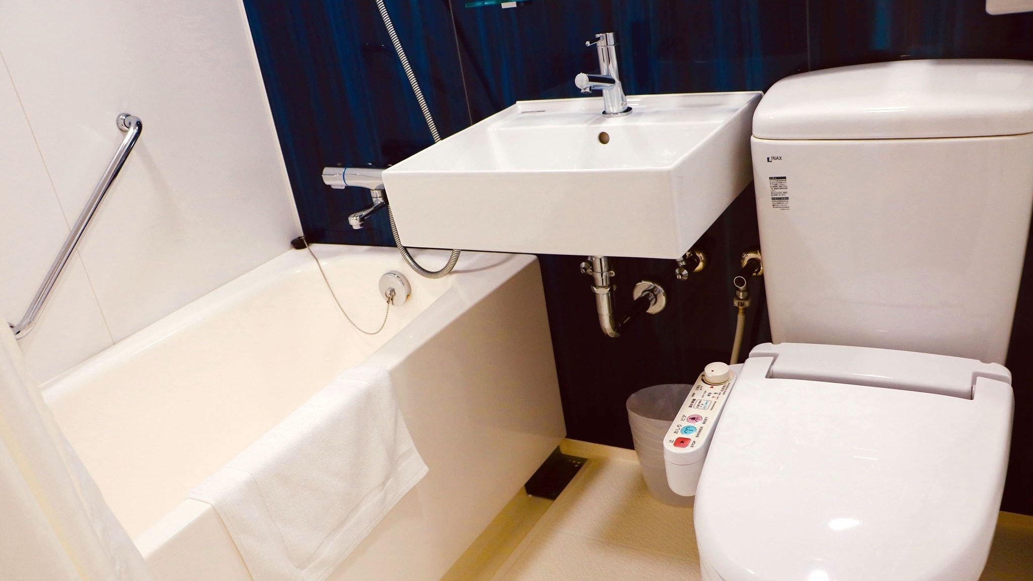 Bathroom (twin room)