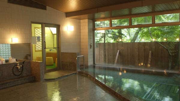 [Kamar mandi dalam]