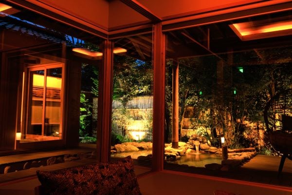 Kamar bergaya Jepang berwarna ungu