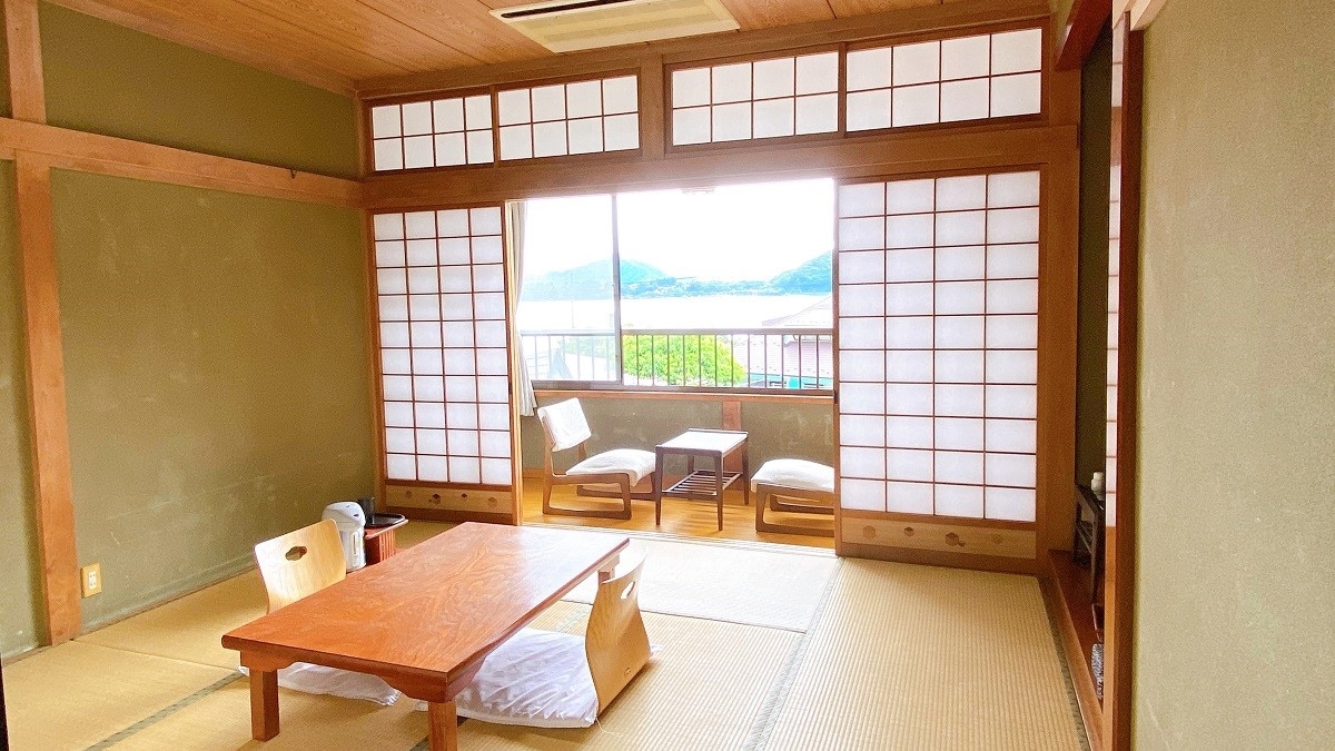 [Kamar bergaya Jepang di tepi danau]