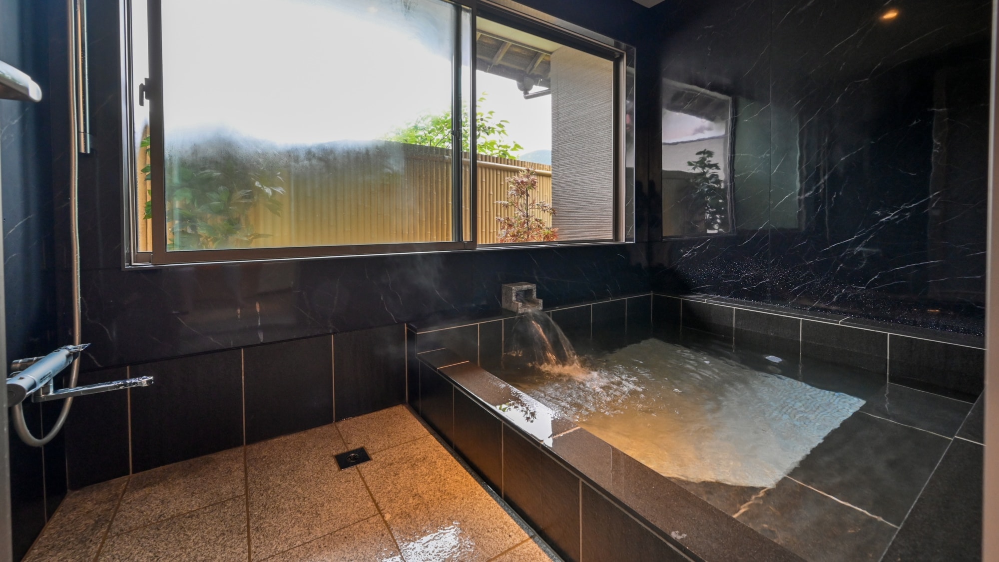 [Sekirei] - Japanese-Western style room - River view - Enjoy the hot springs 24 hours a day in the stone-clad bath
