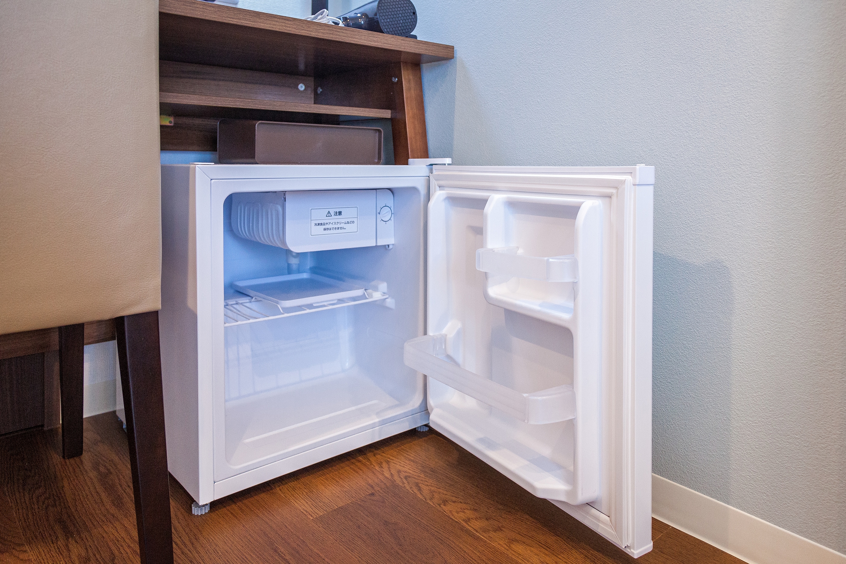 1-door compact refrigerator