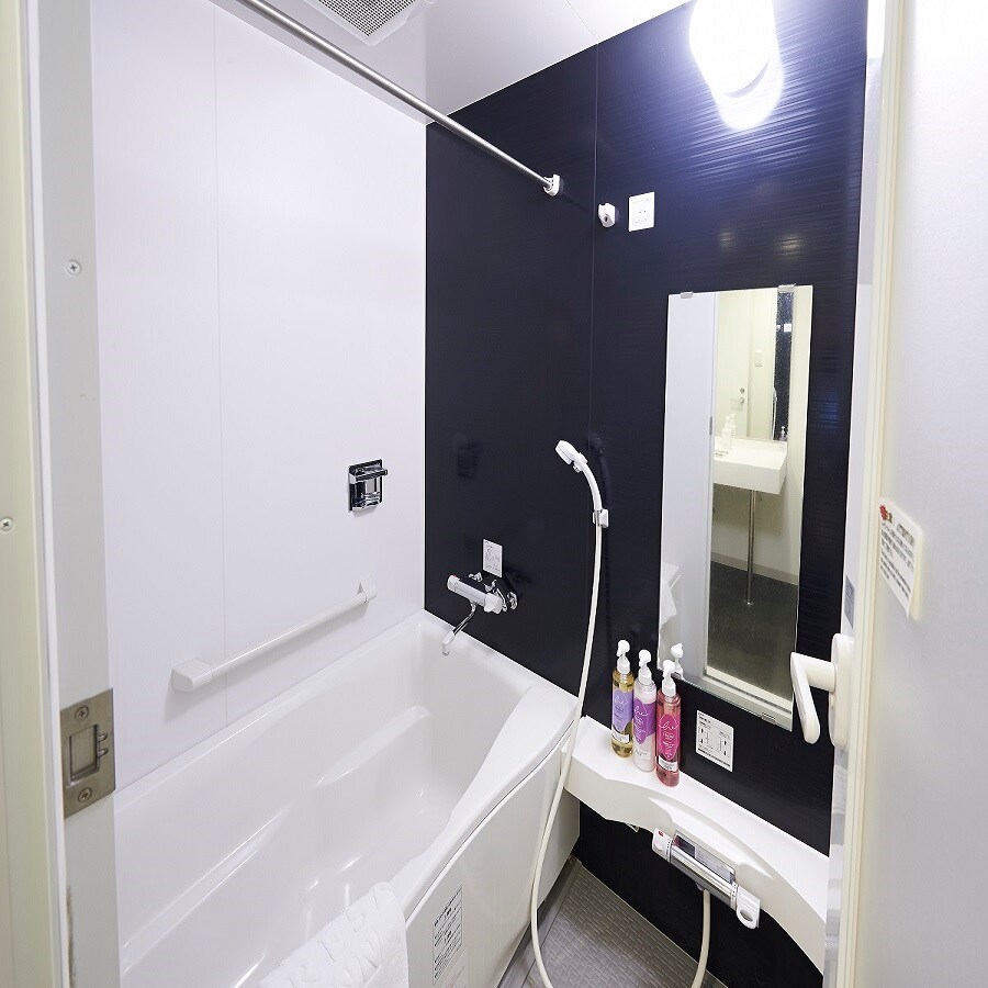 Deluxe Twin Room Bathroom