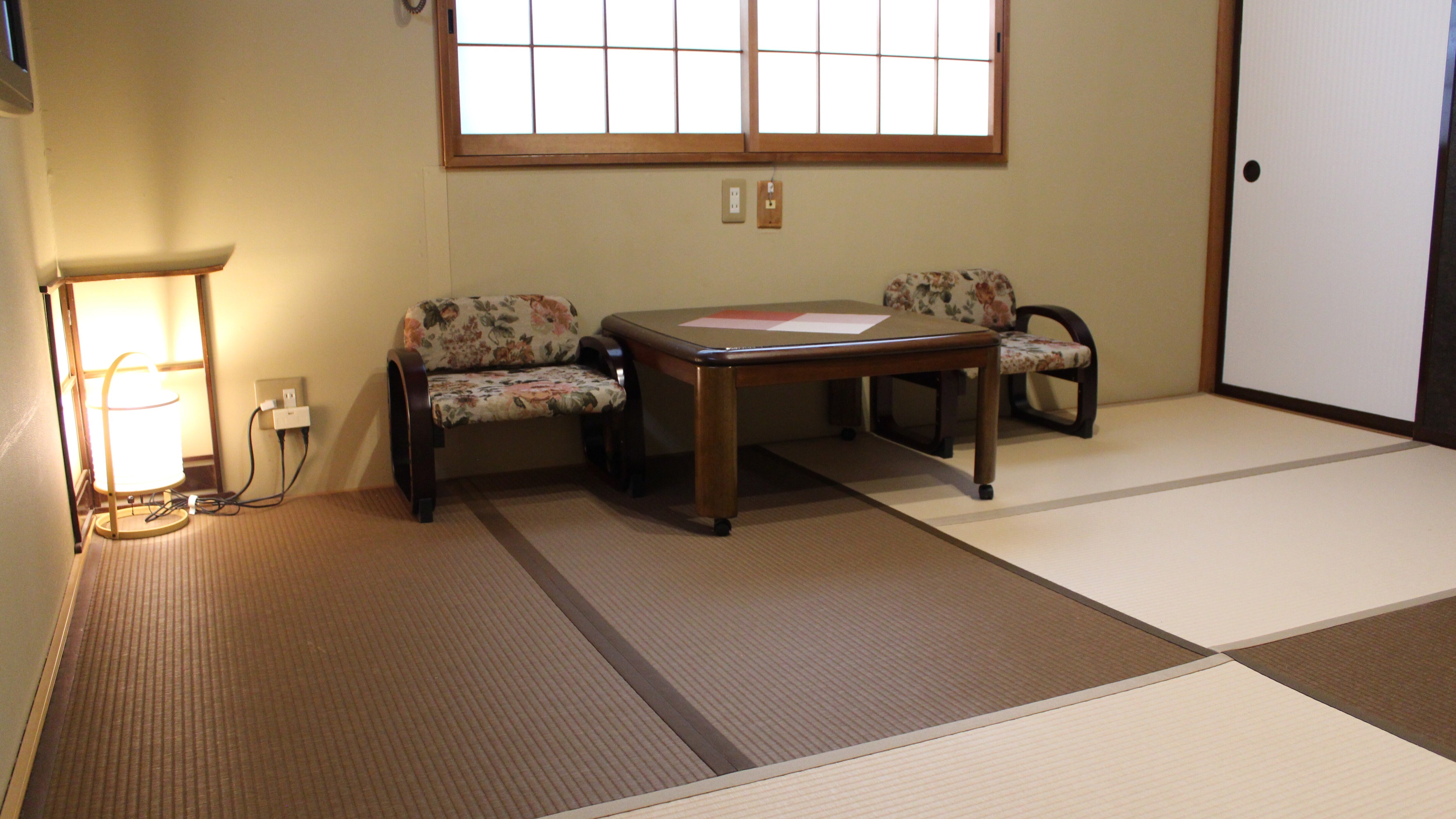 Japanese-style room, tatami mats replaced in December 2019 (with washbasin and heated toilet seat)