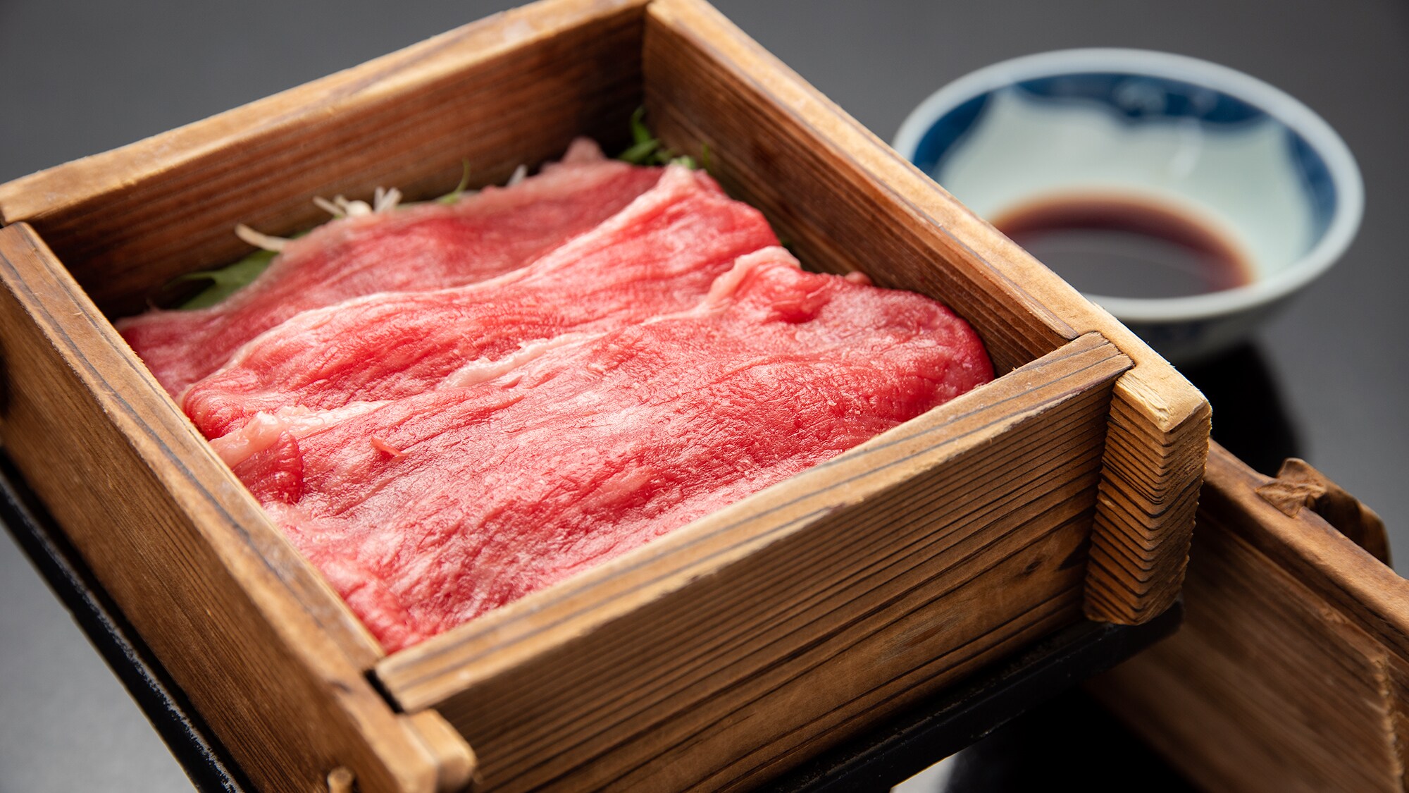 * [Supper example] Steamed Fukushima beef. You can enjoy the umami of the material itself and have a plump finish.