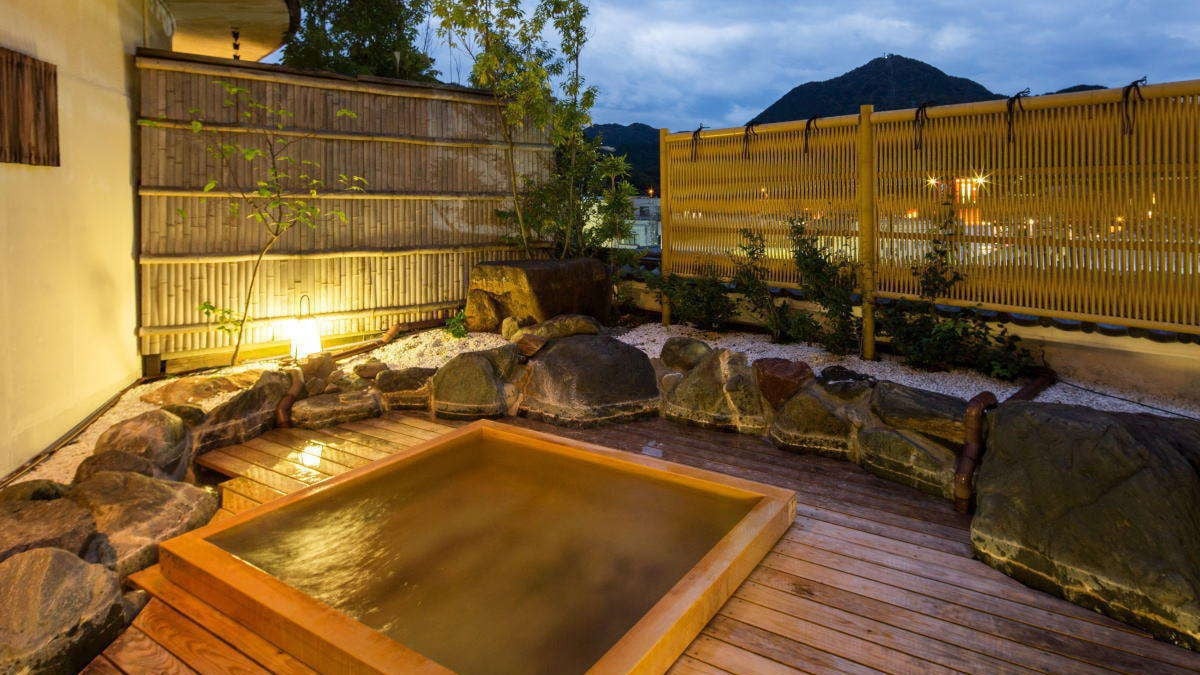 [Kamar mandi besar] Kamar mandi terbuka