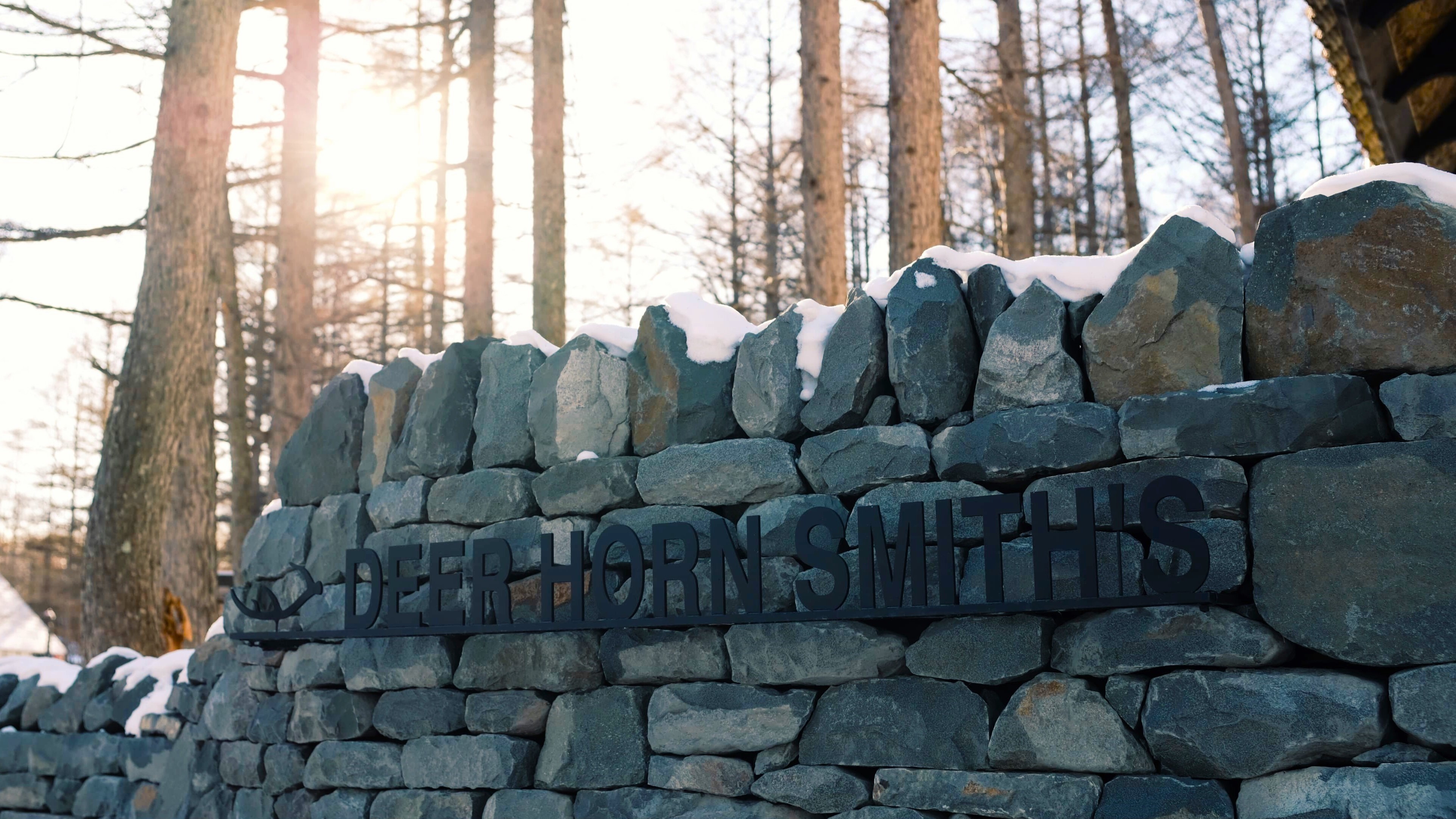 [Dearhorn] We welcome you with dry stone walling that embodies traditional British stone masonry techniques!
