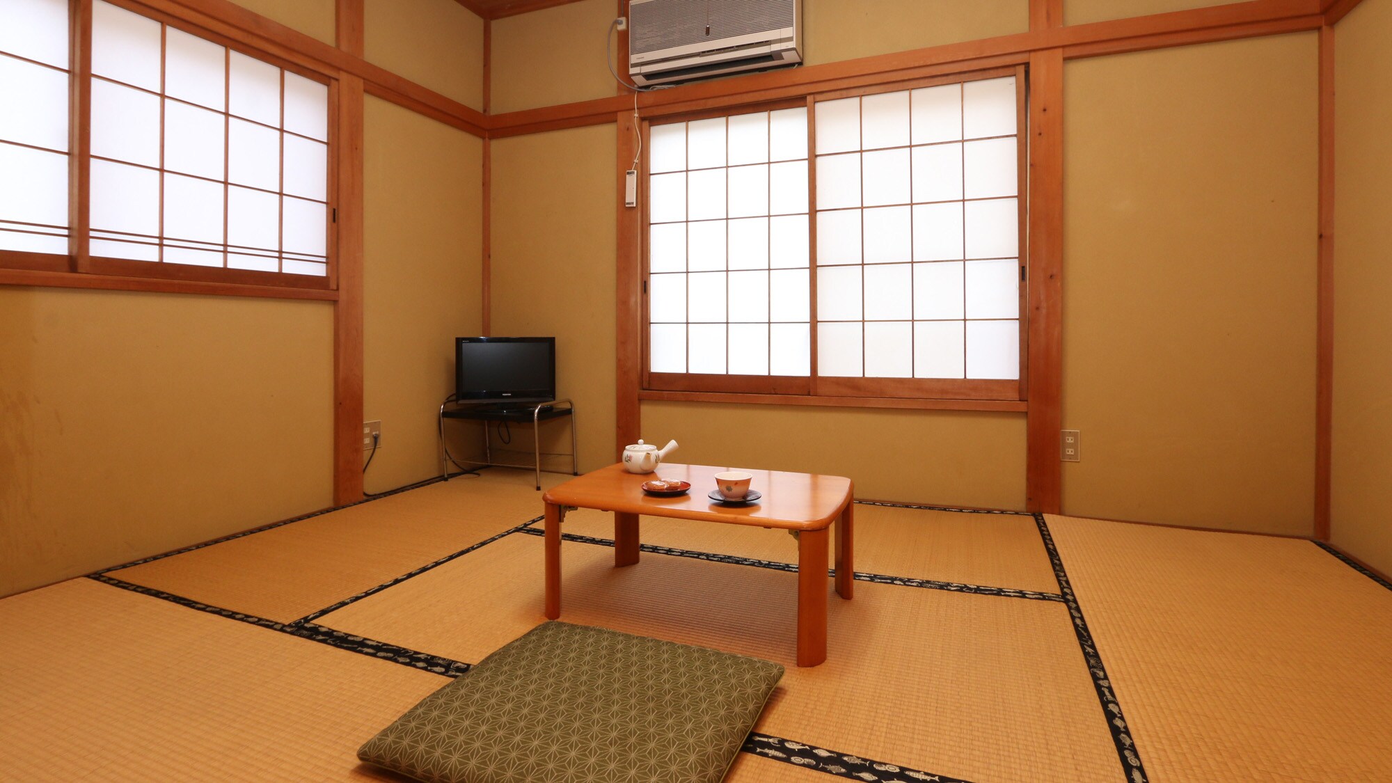 Japanese-style room (6 tatami mats)