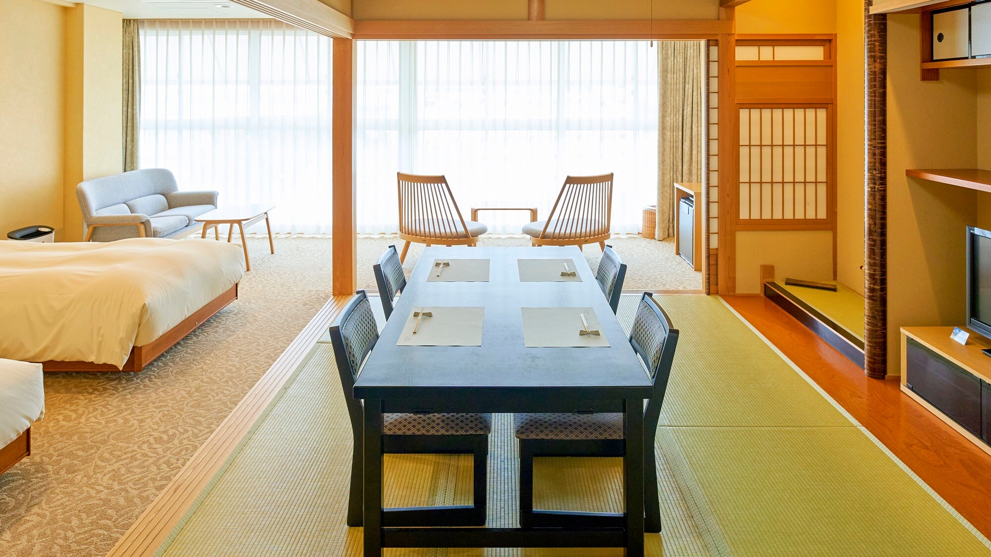 *<日西合璧的房间示例>日式与西式的融合♪ 睡在床上，睡在榻榻米上♪ 这就是实现梦想的房间。