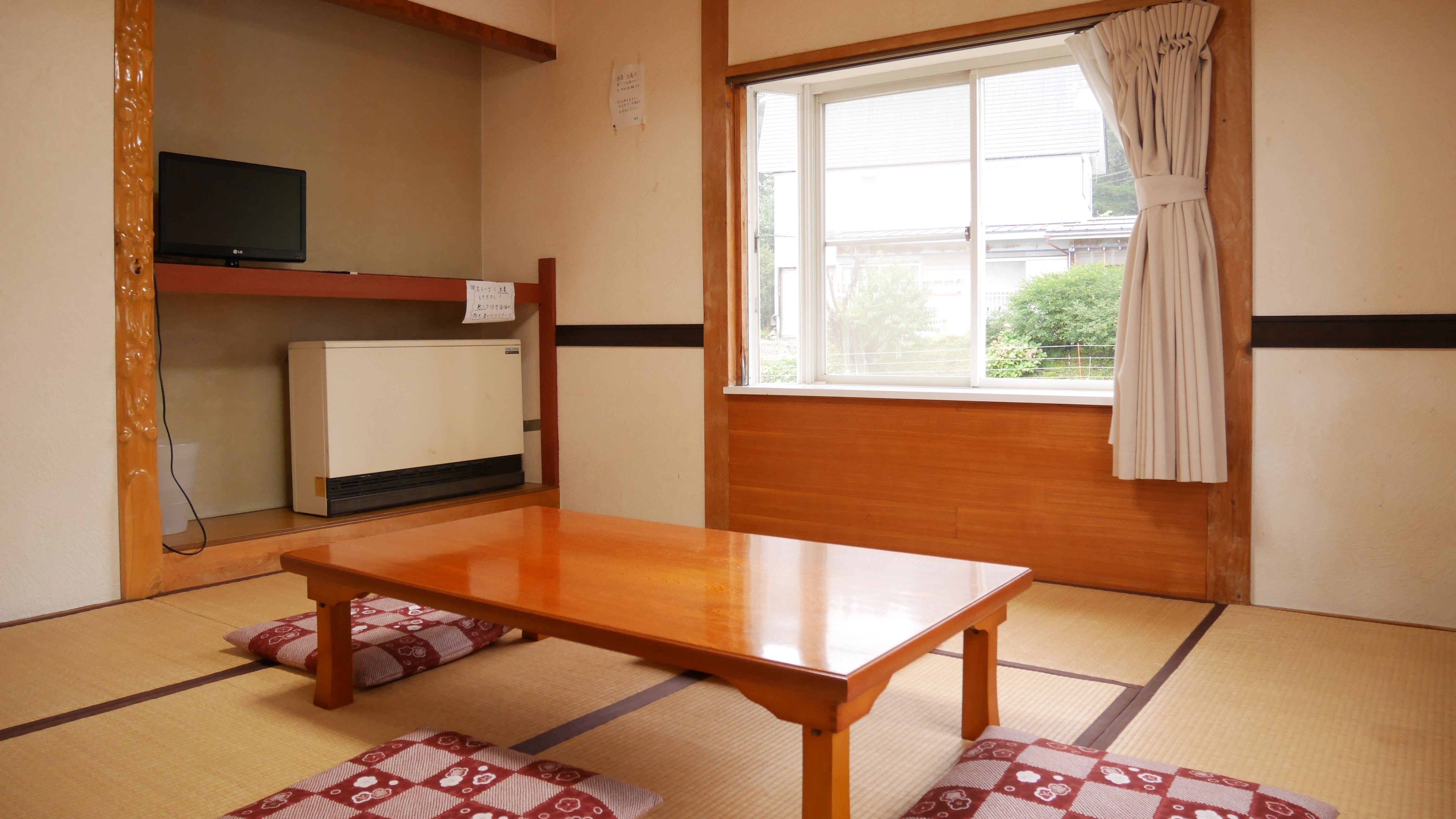 *Japanese-style room with 8 tatami mats/Bathroom and toilet are shared.